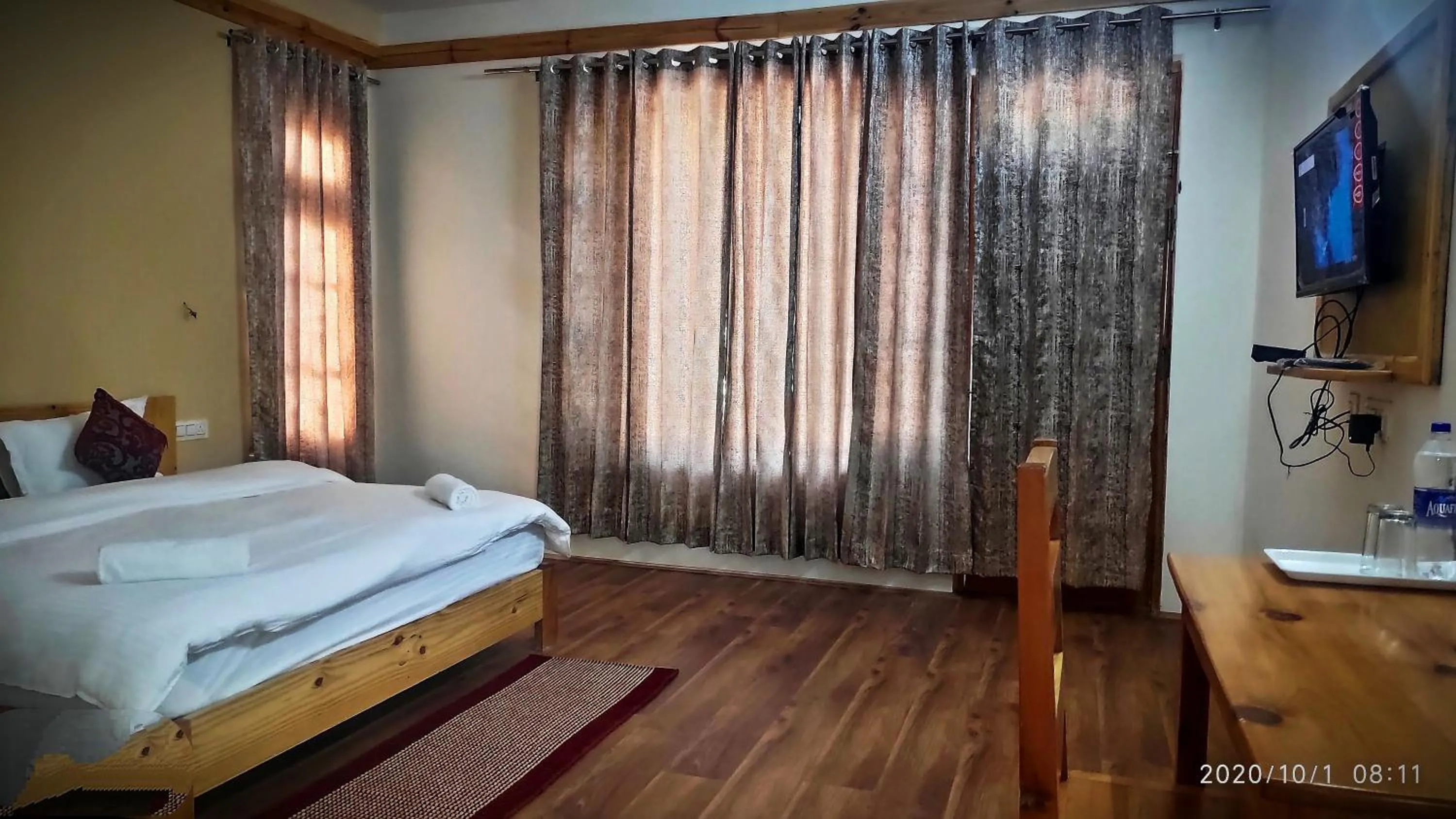 Bed in Tirthan Grand Riverside