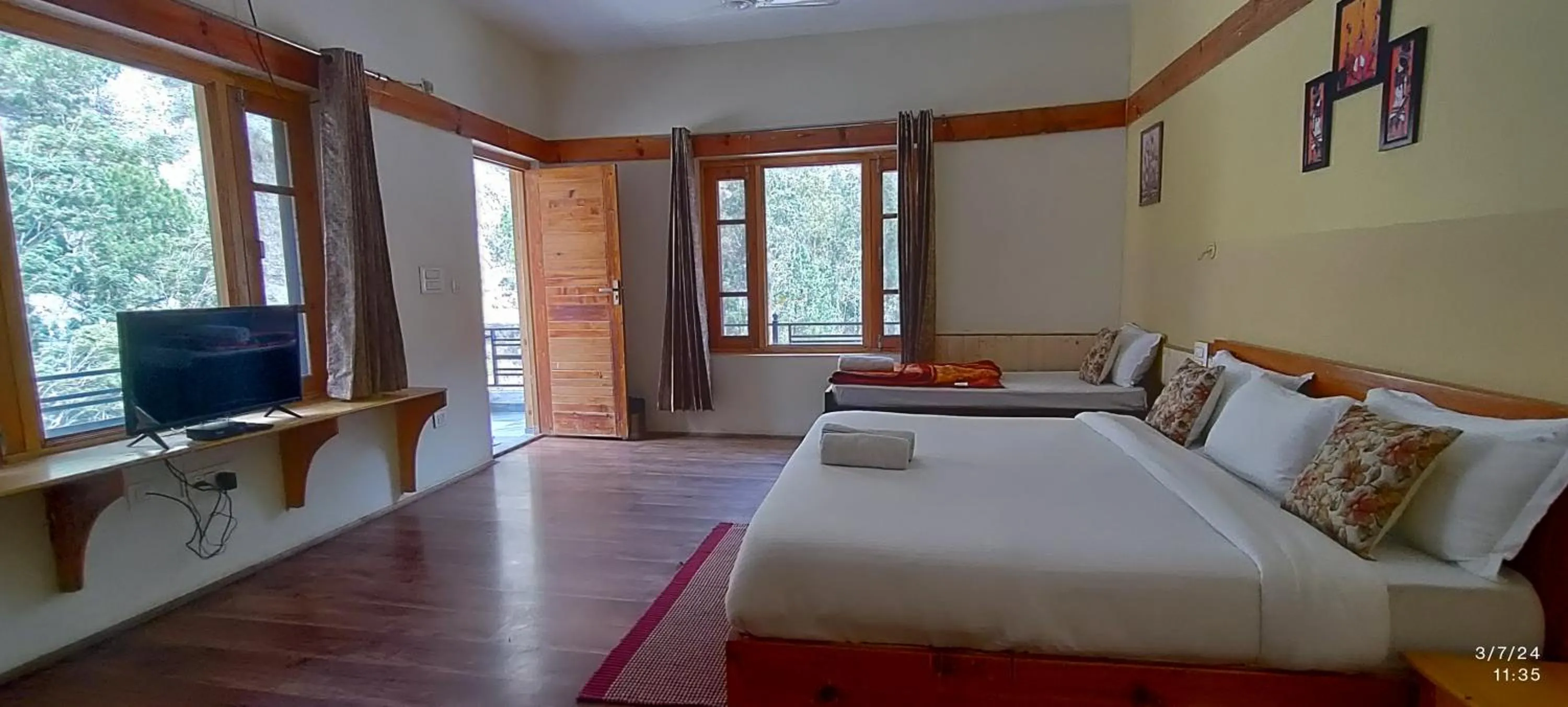 Bed in Tirthan Grand Riverside