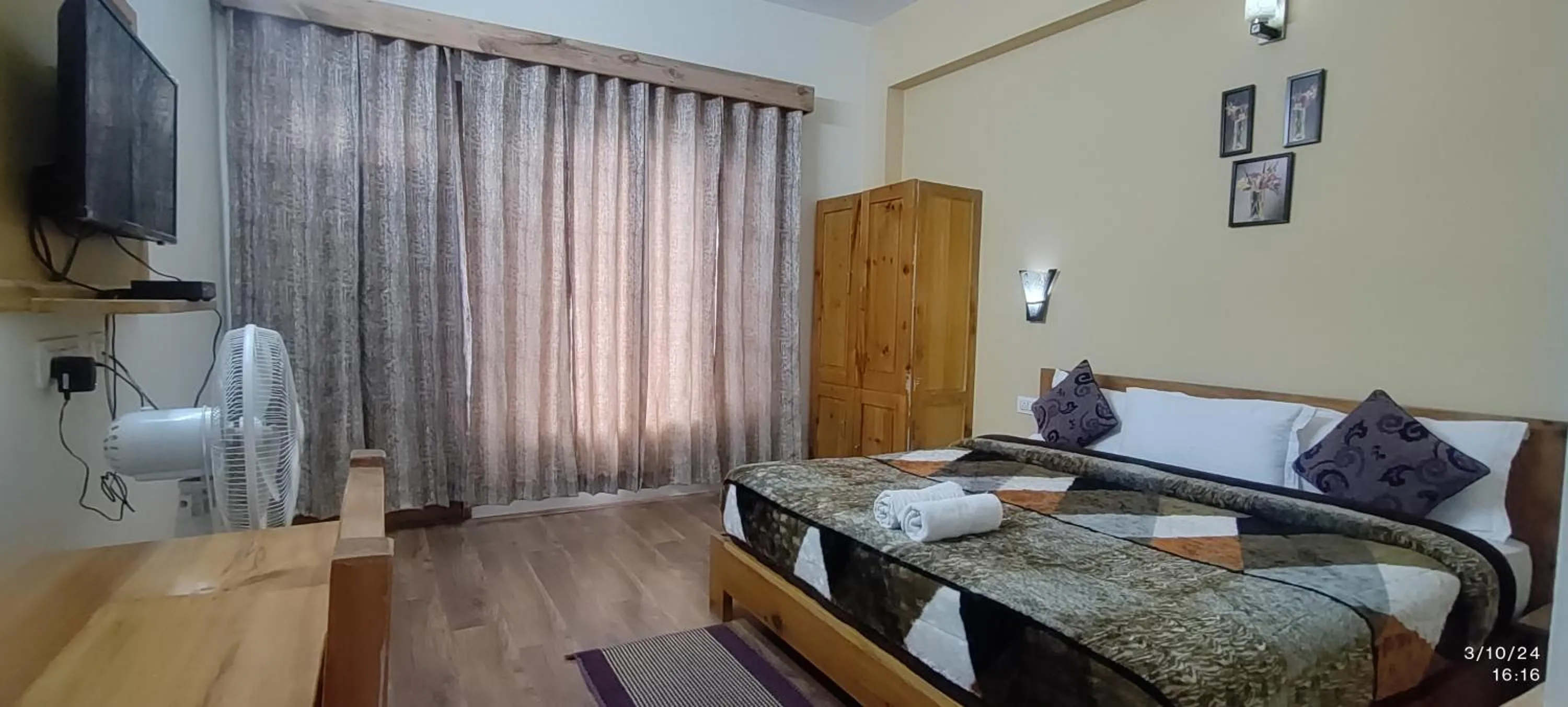 Bed in Tirthan Grand Riverside