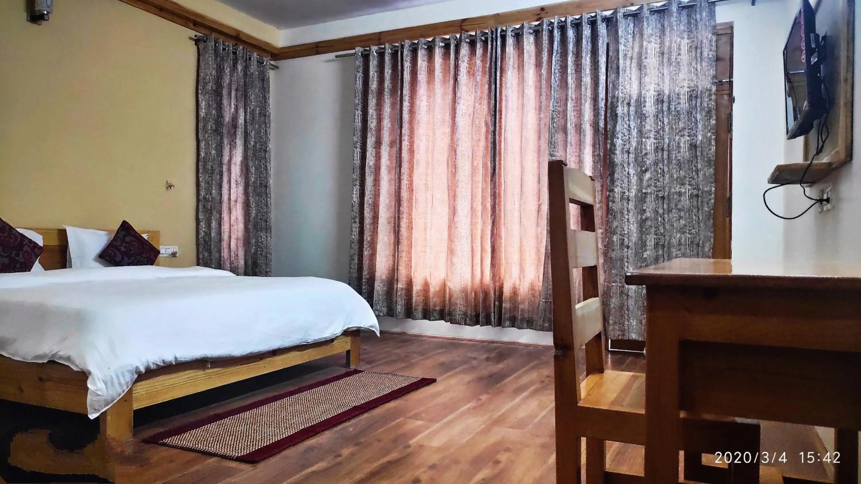 Bed in Tirthan Grand Riverside