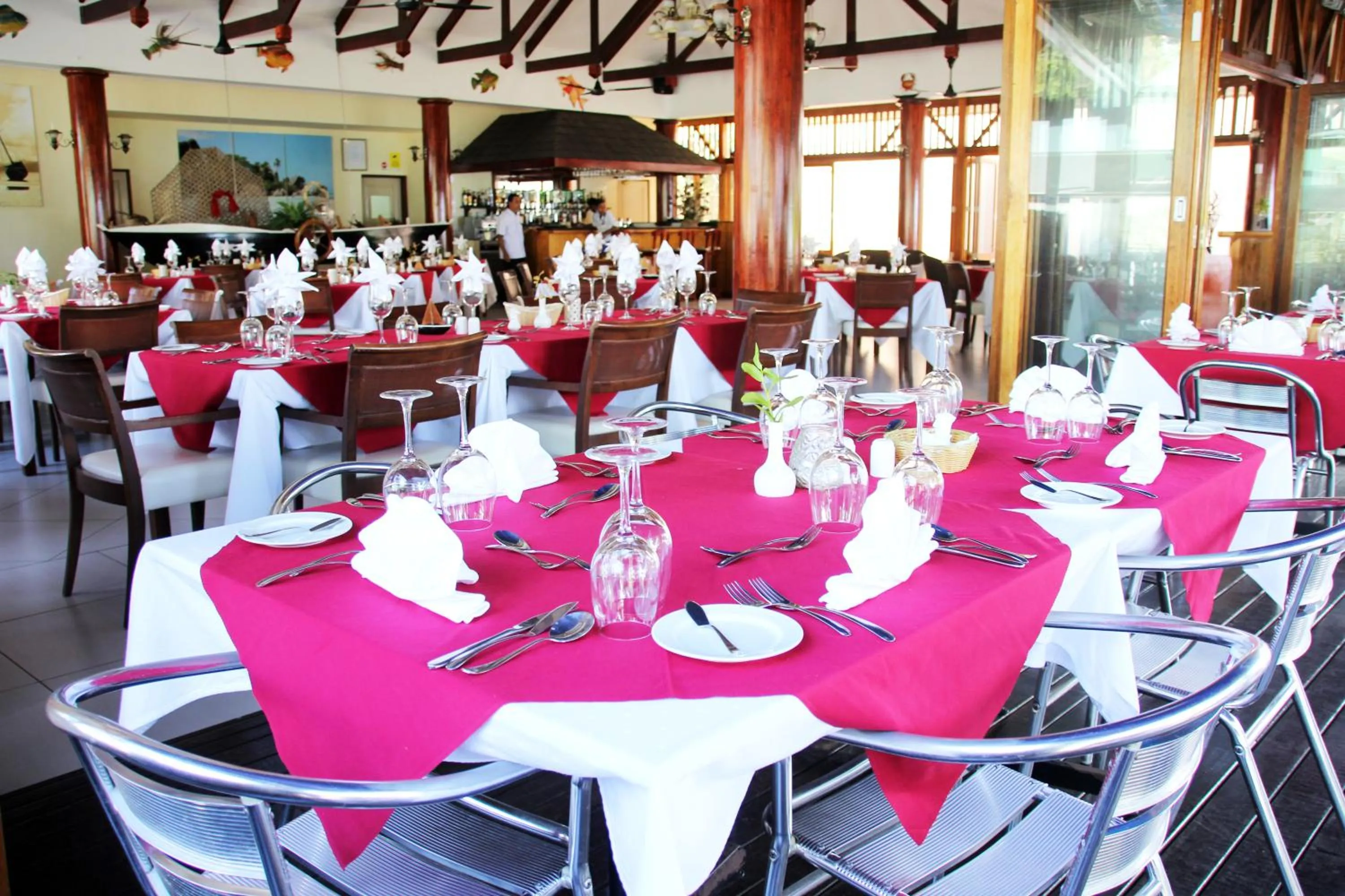 Restaurant/places to eat in Pirogue Lodge