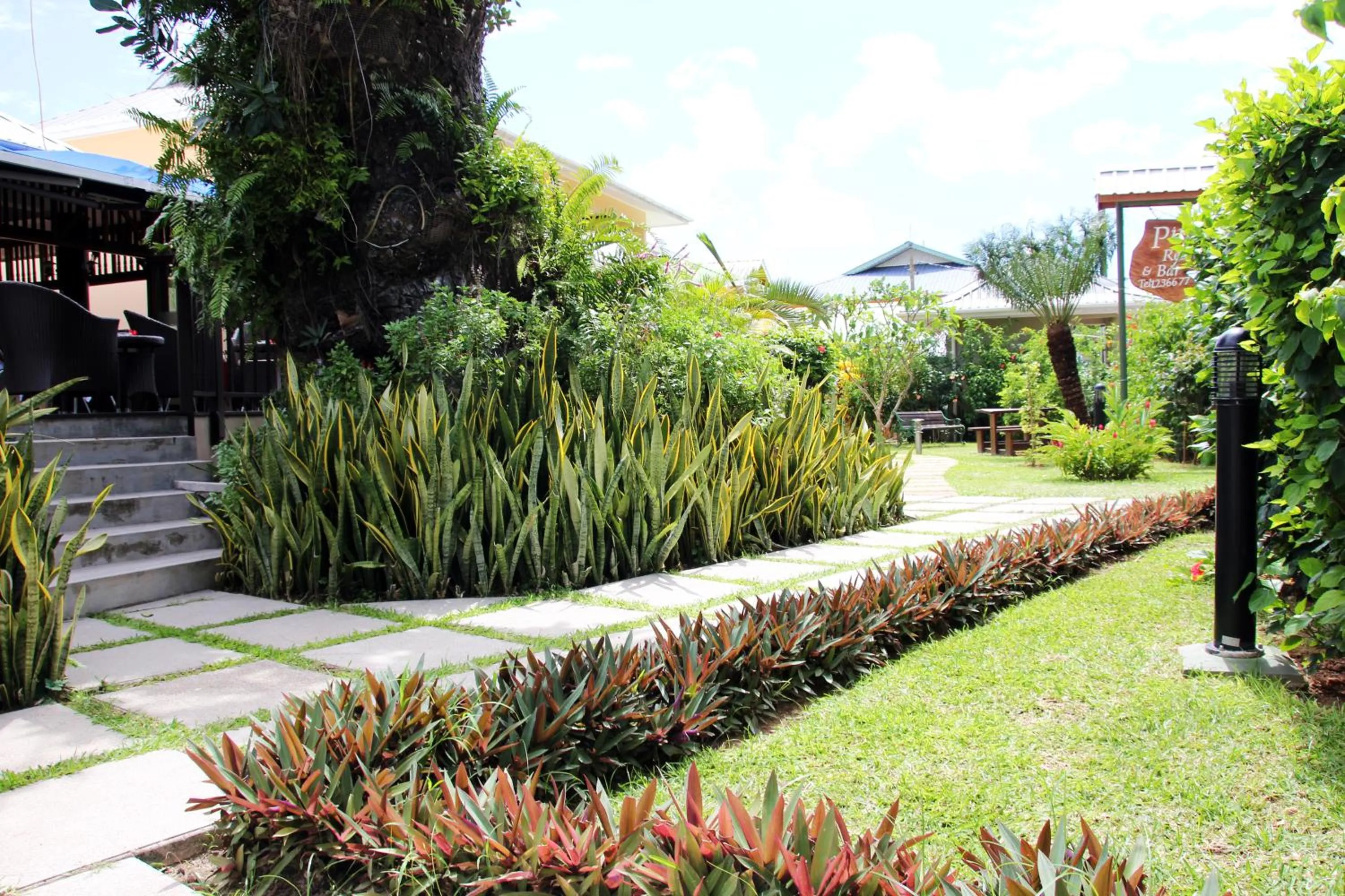 Facade/entrance in Pirogue Lodge