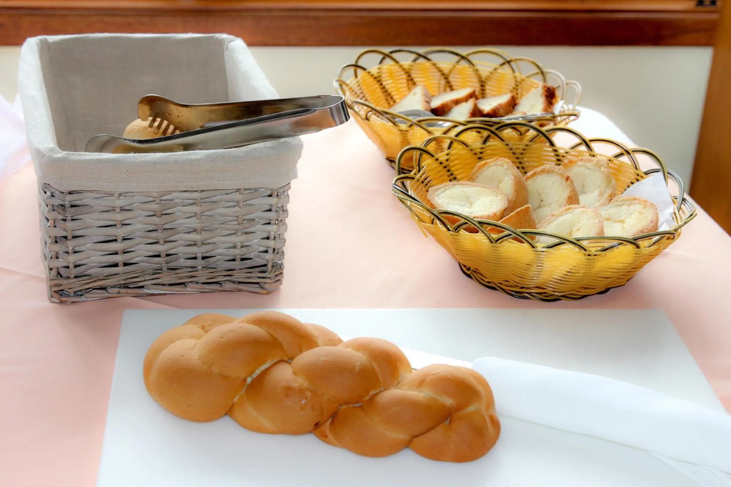 Buffet breakfast in Pirogue Lodge Buffet breakfast in Pirogue Lodge