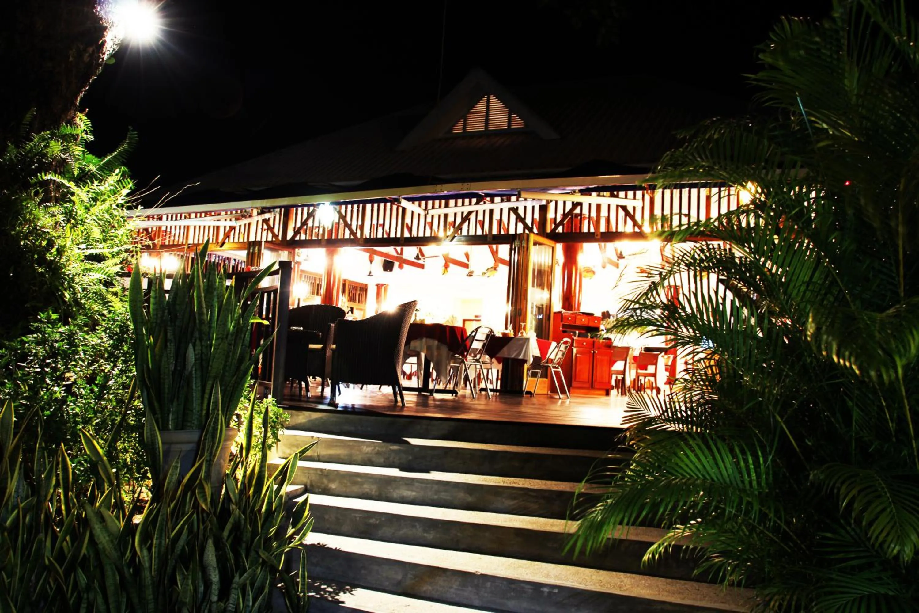 Restaurant/places to eat in Pirogue Lodge