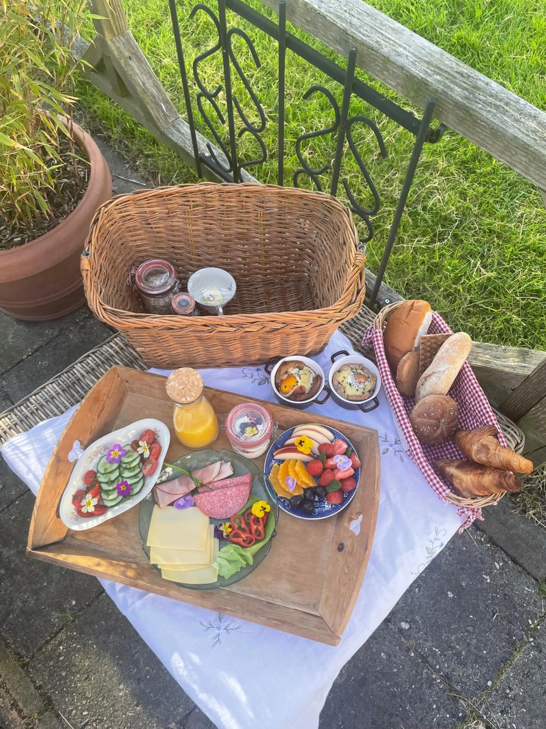 Continental breakfast in B & B 'Droom in de polder de Suite met prive sauna