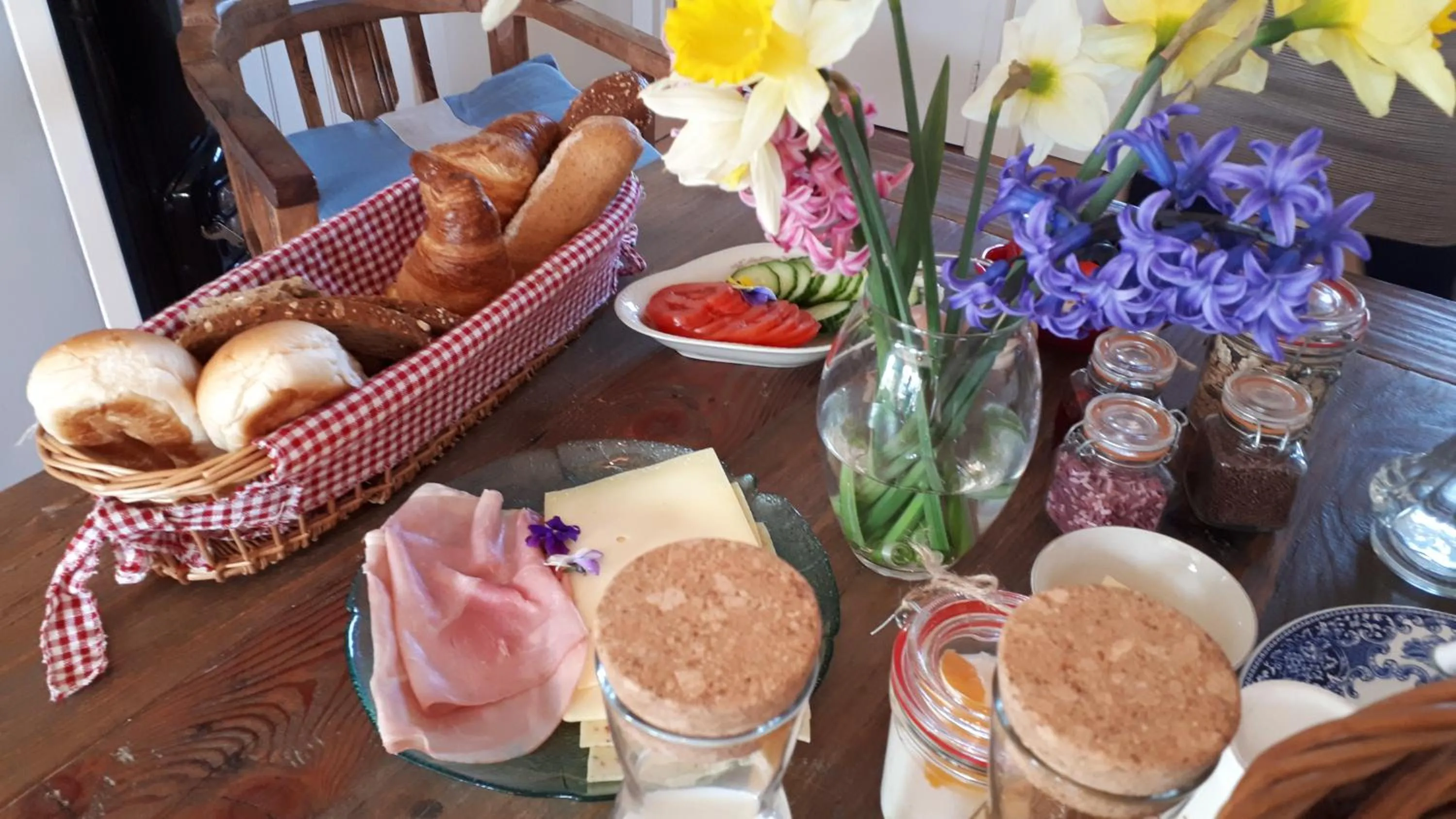 Breakfast in B & B 'Droom in de polder de Suite met prive sauna