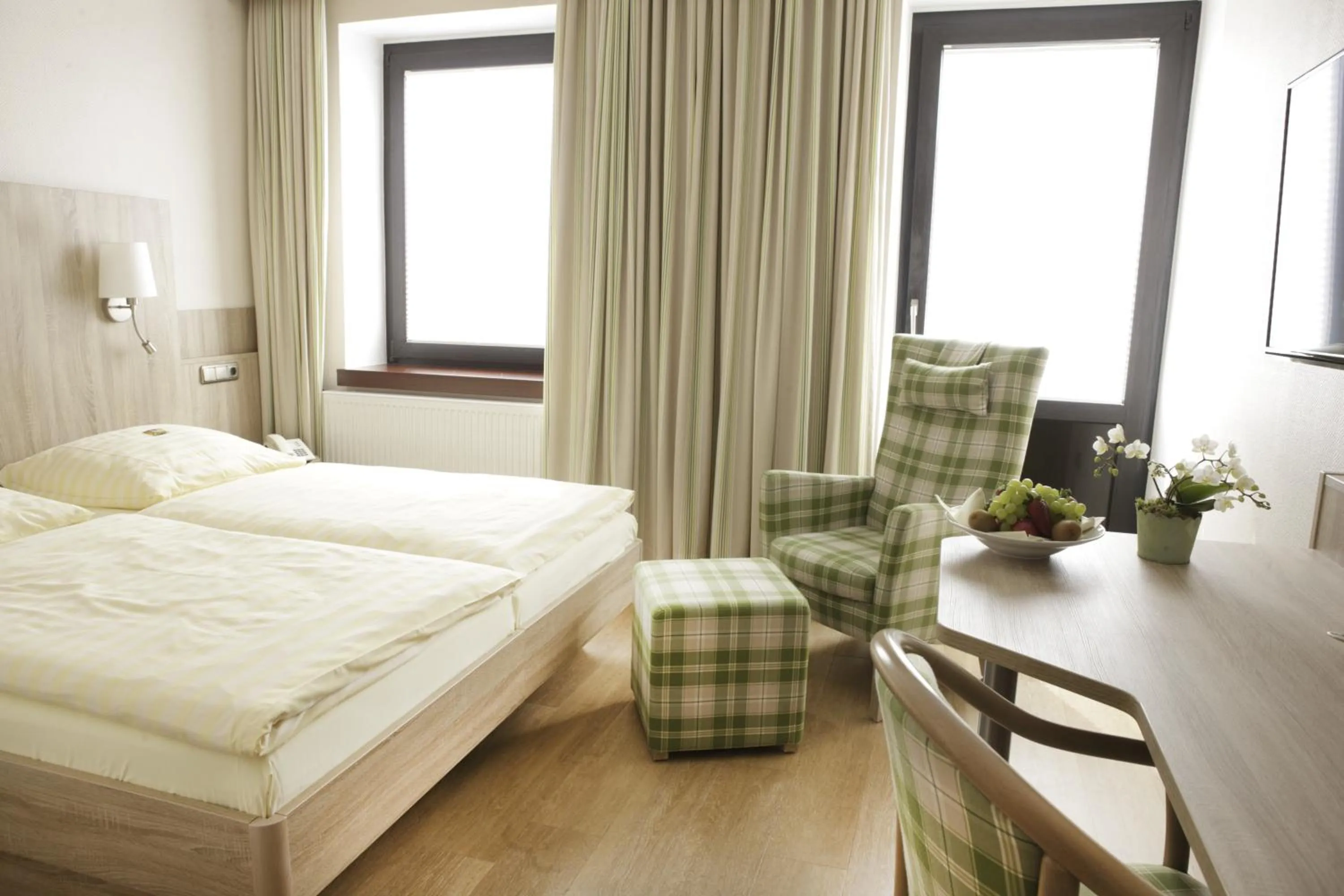 Photo of the whole room, Bed in Hotel Kirchspiels Gasthaus