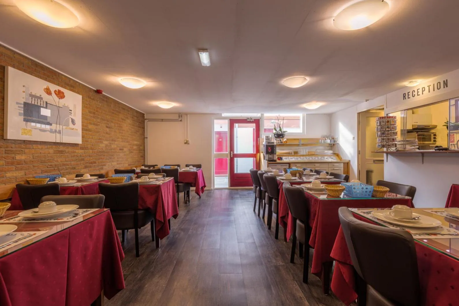 Buffet breakfast in Hotel Randenbroek