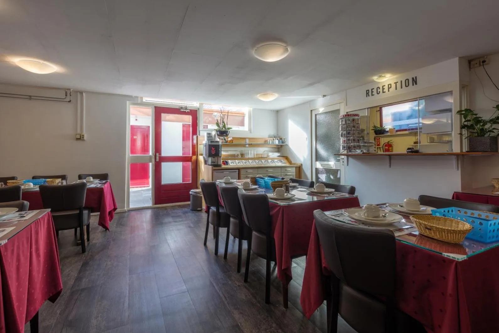 Buffet breakfast in Hotel Randenbroek