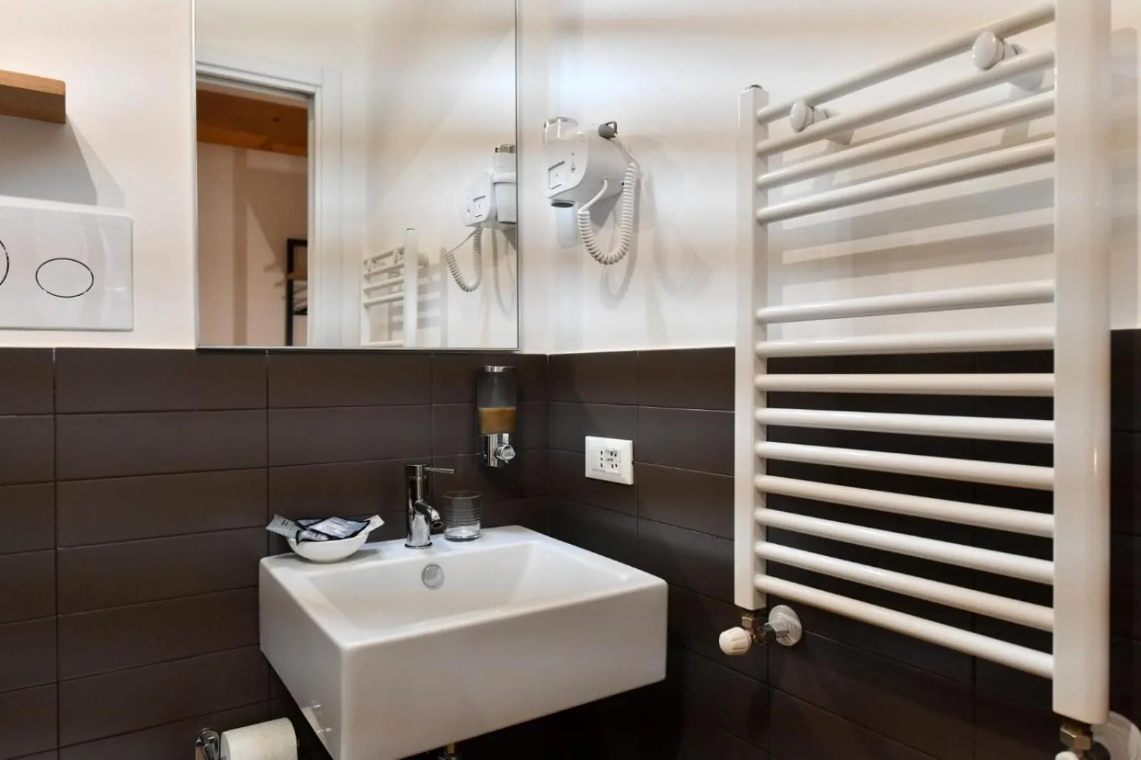 Bathroom in Ballarooms B&B Palermo Centro