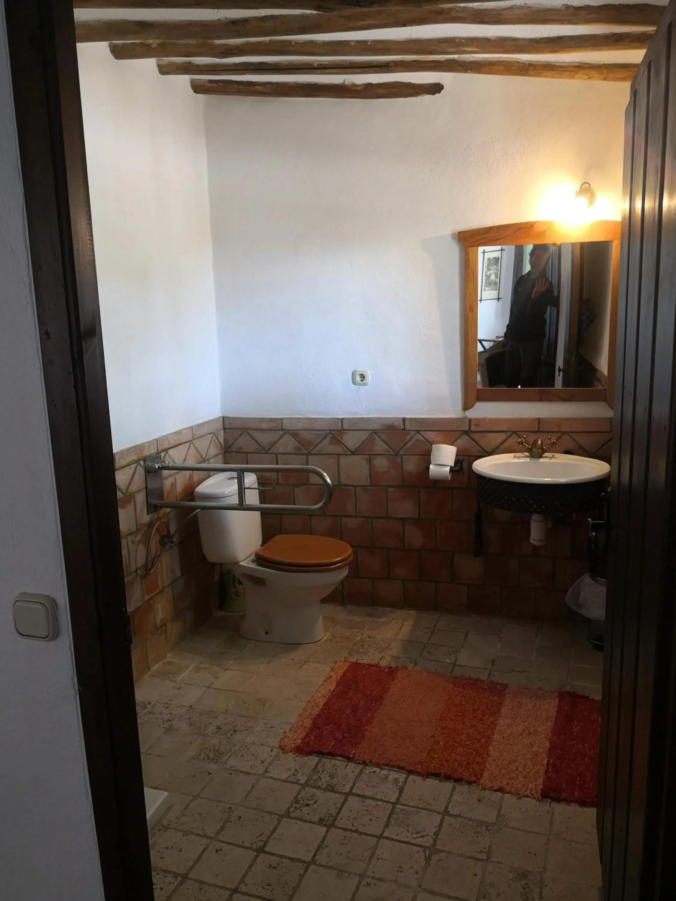 Toilet in Hotel Rural Alqueria de los lentos