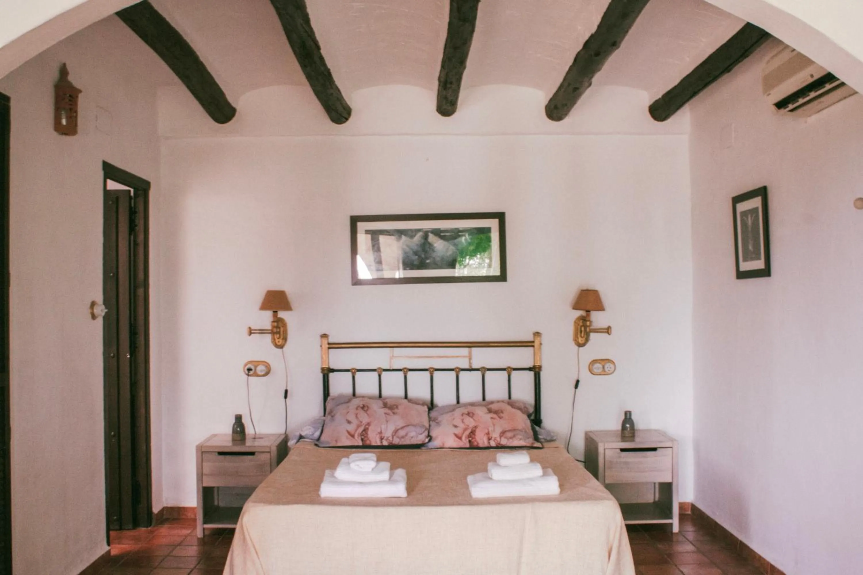 Photo of the whole room, Bed in Hotel Rural Alqueria de los lentos