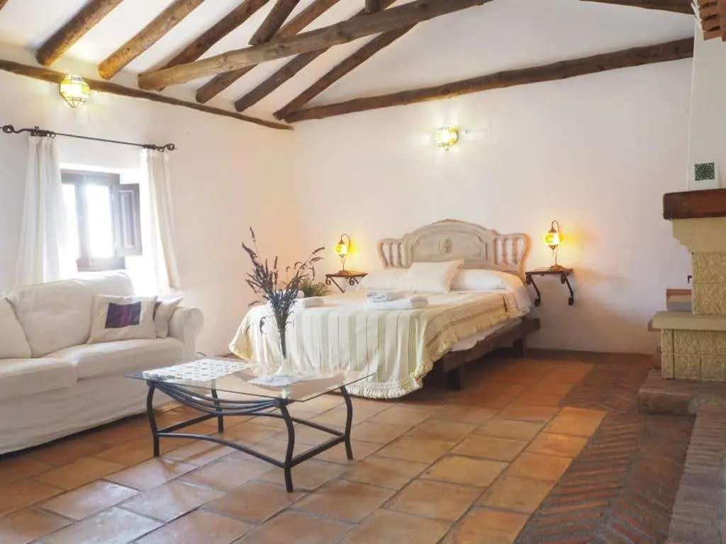 Double Room with Extra Bed in Hotel Rural Alqueria de los lentos