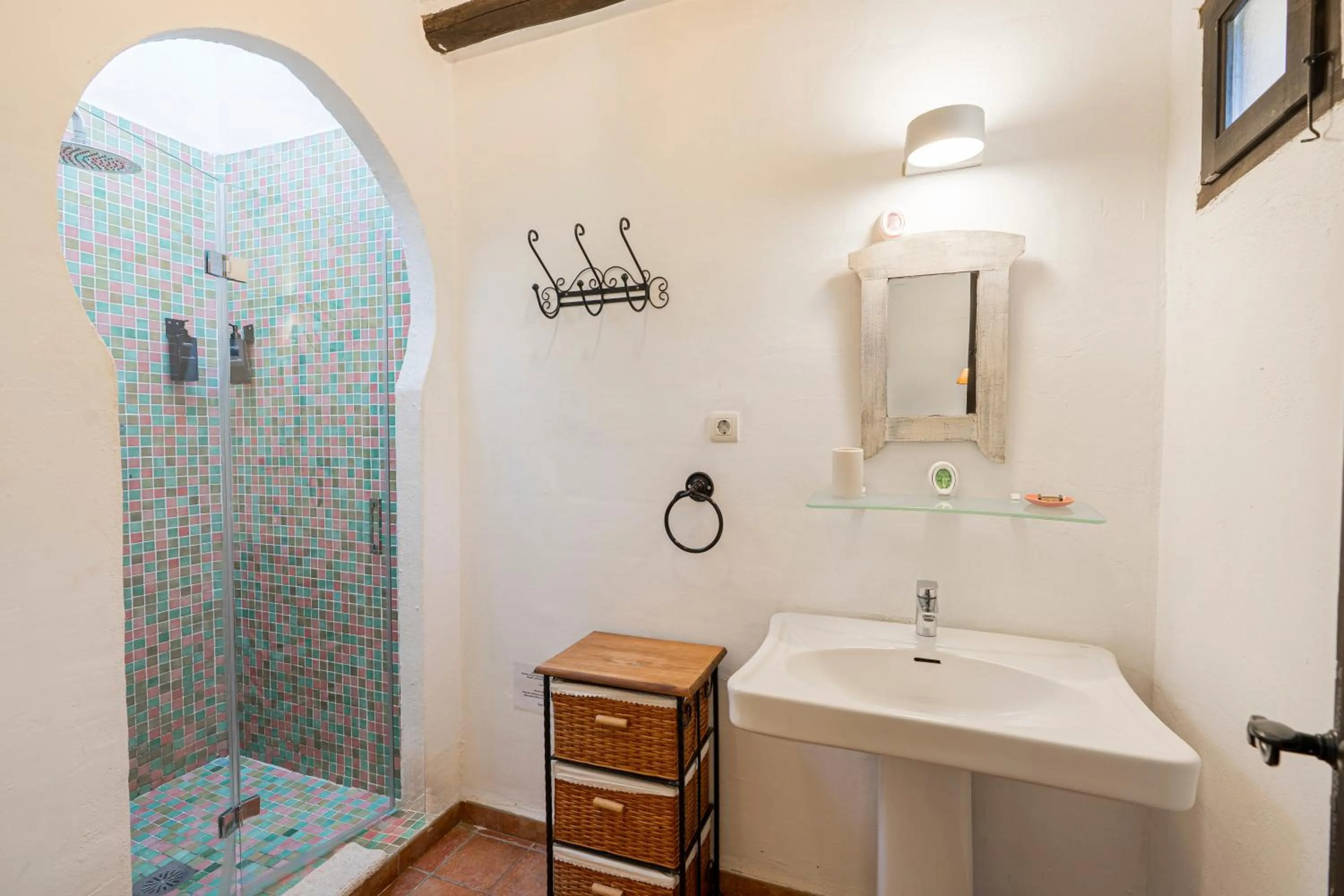 Shower in Hotel Rural Alqueria de los lentos