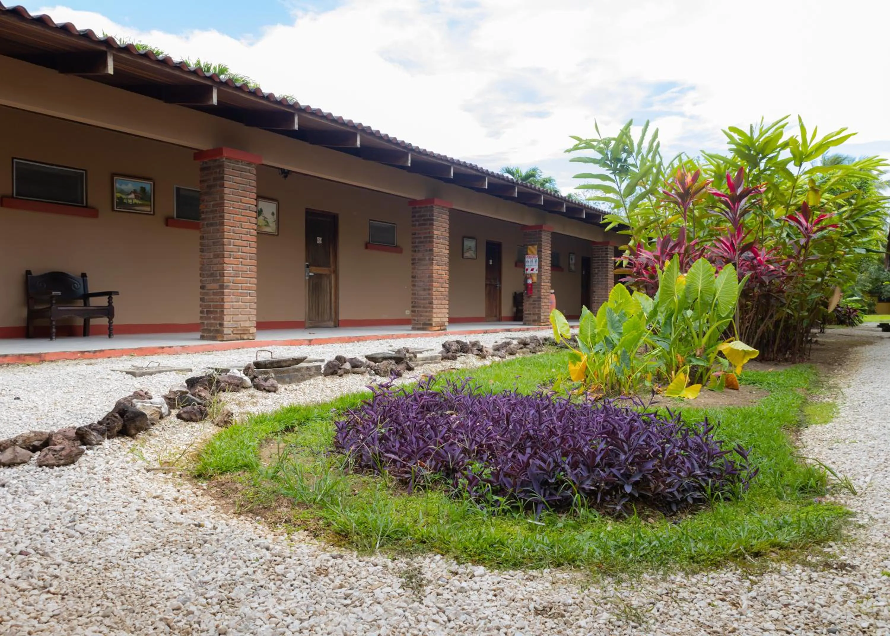 Property building in Hotel Las Espuelas, Bar & Restaurant