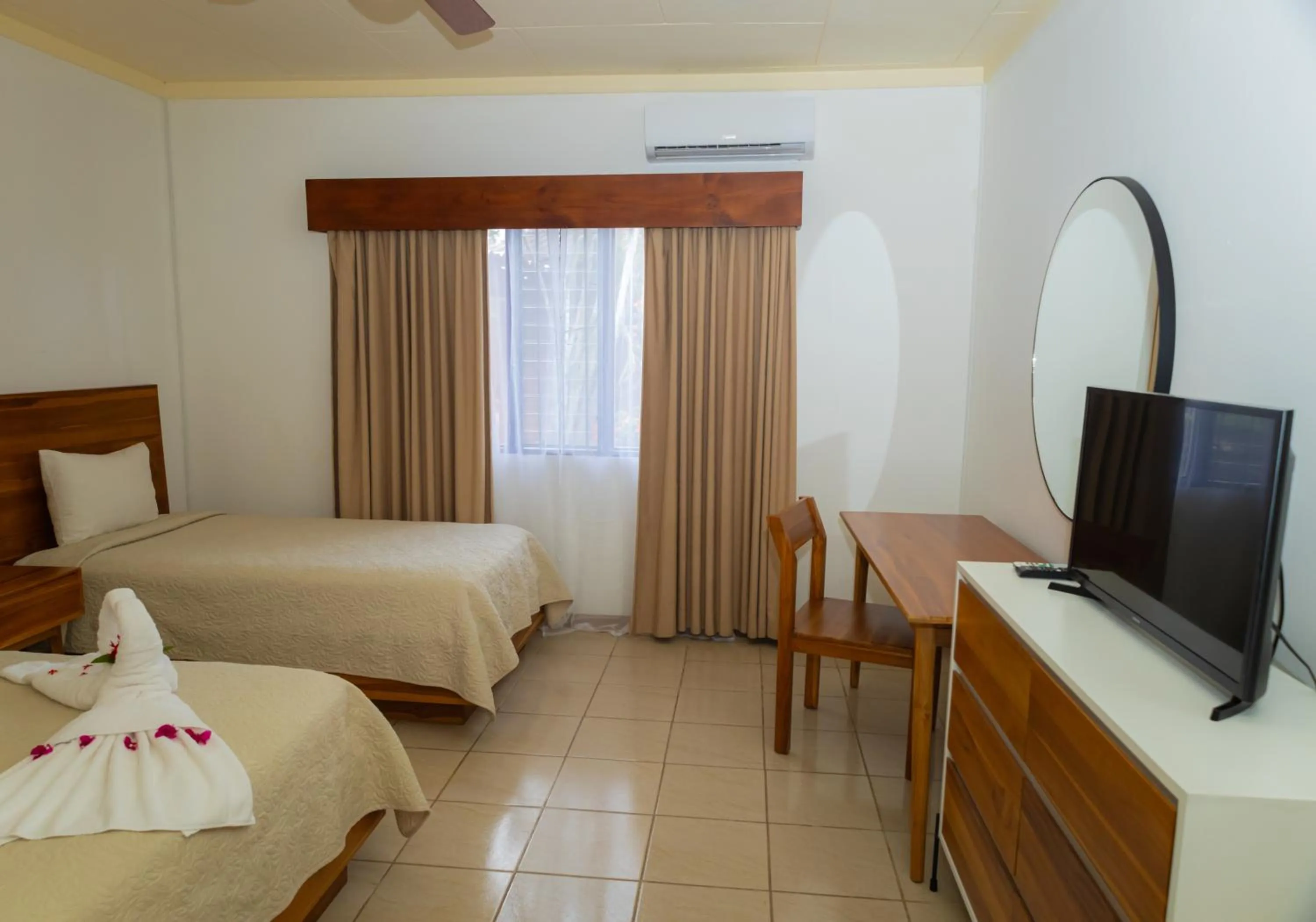 Bed in Hotel Las Espuelas, Bar & Restaurant