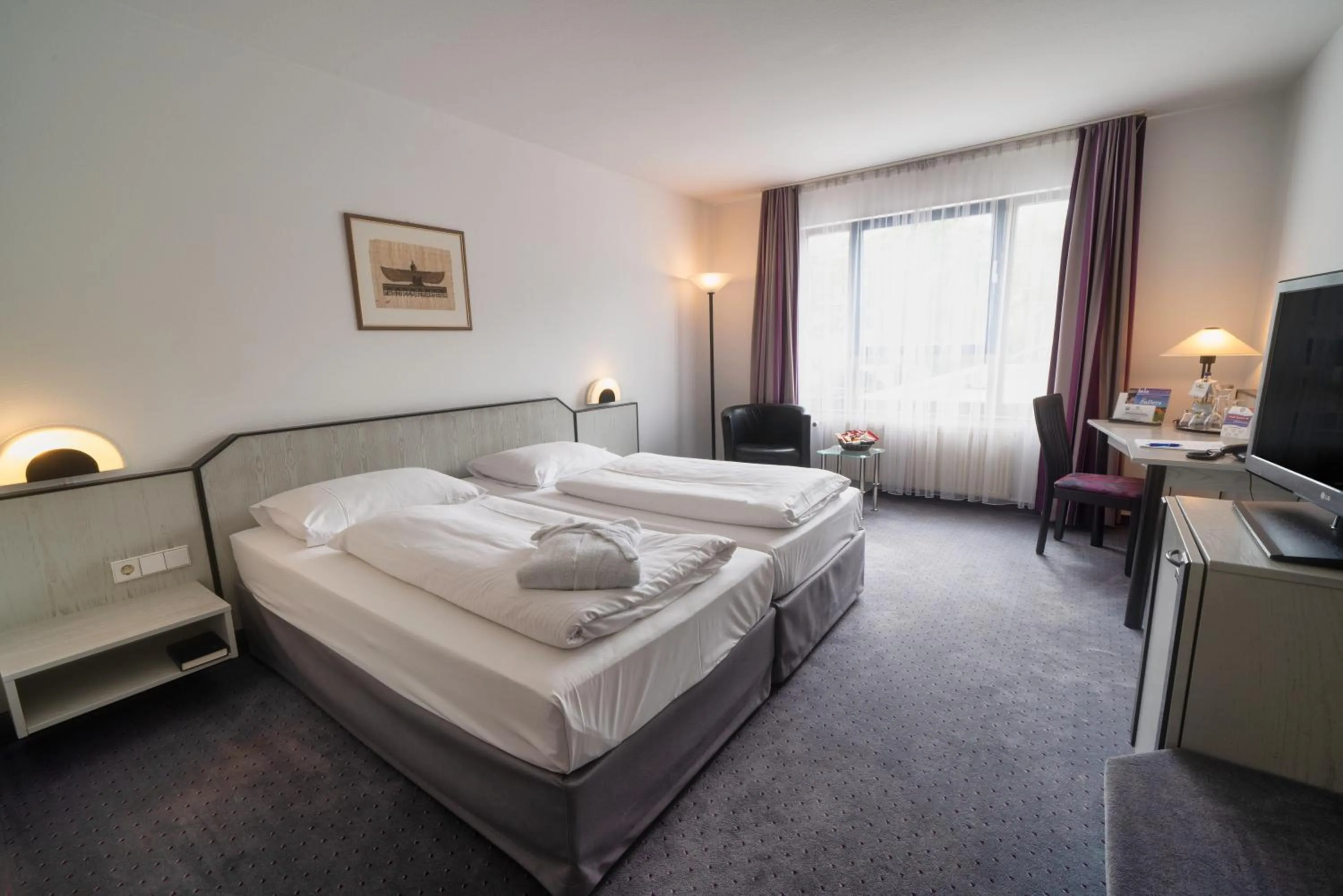 Photo of the whole room, Bed in City Hotel Fortuna Reutlingen