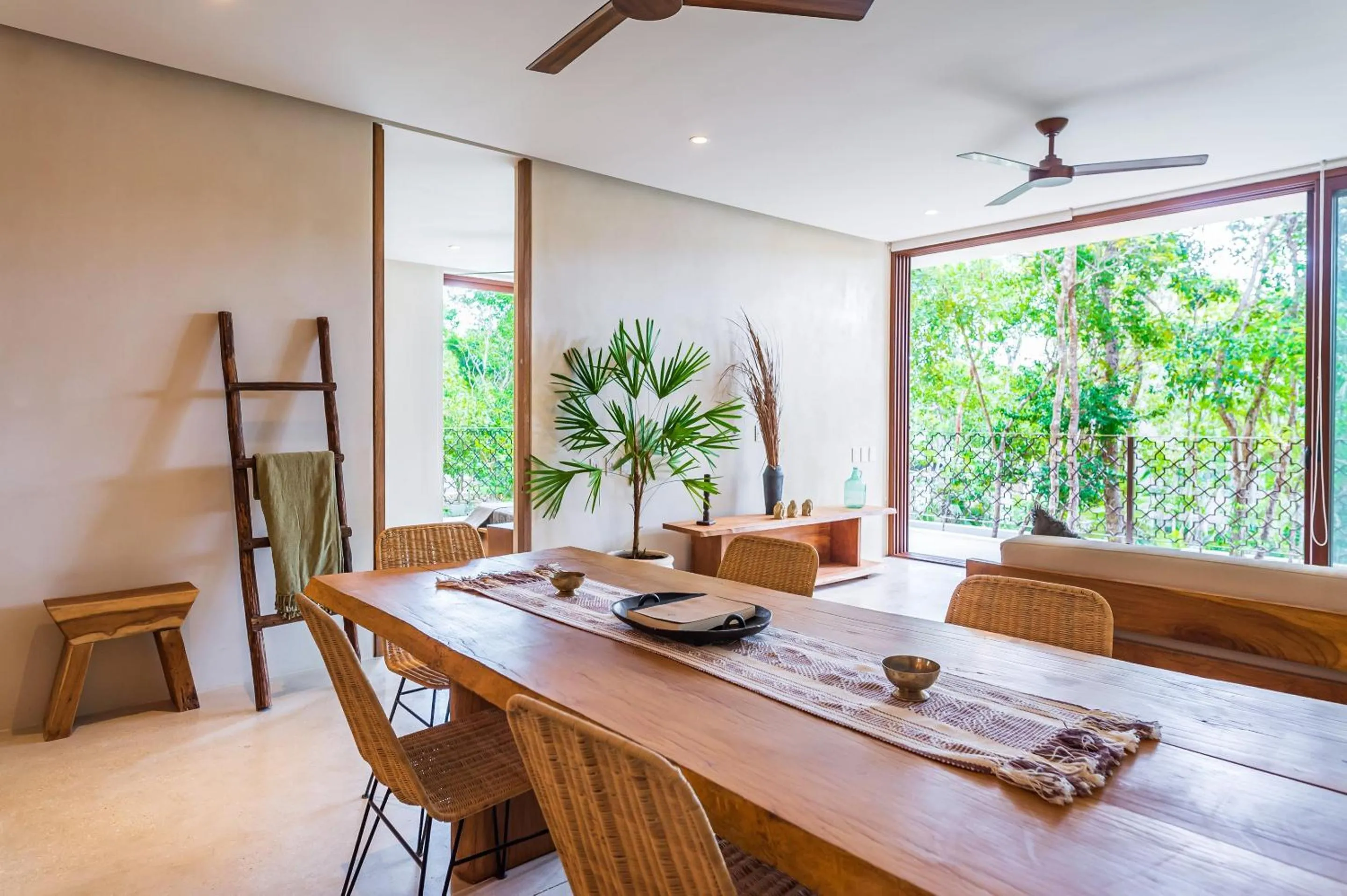 Dining area in Casa Wahh
