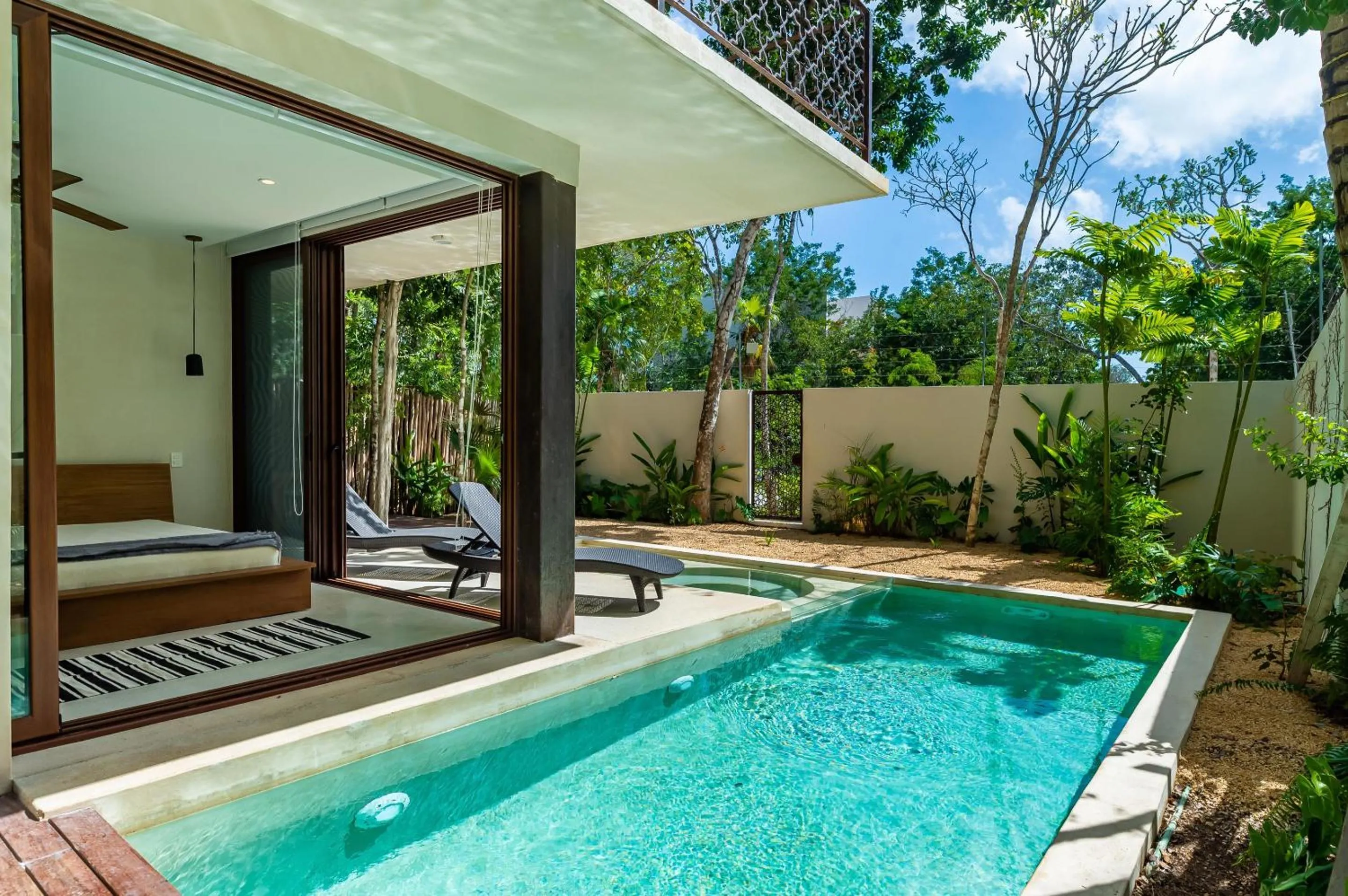 Swimming pool in Casa Wahh