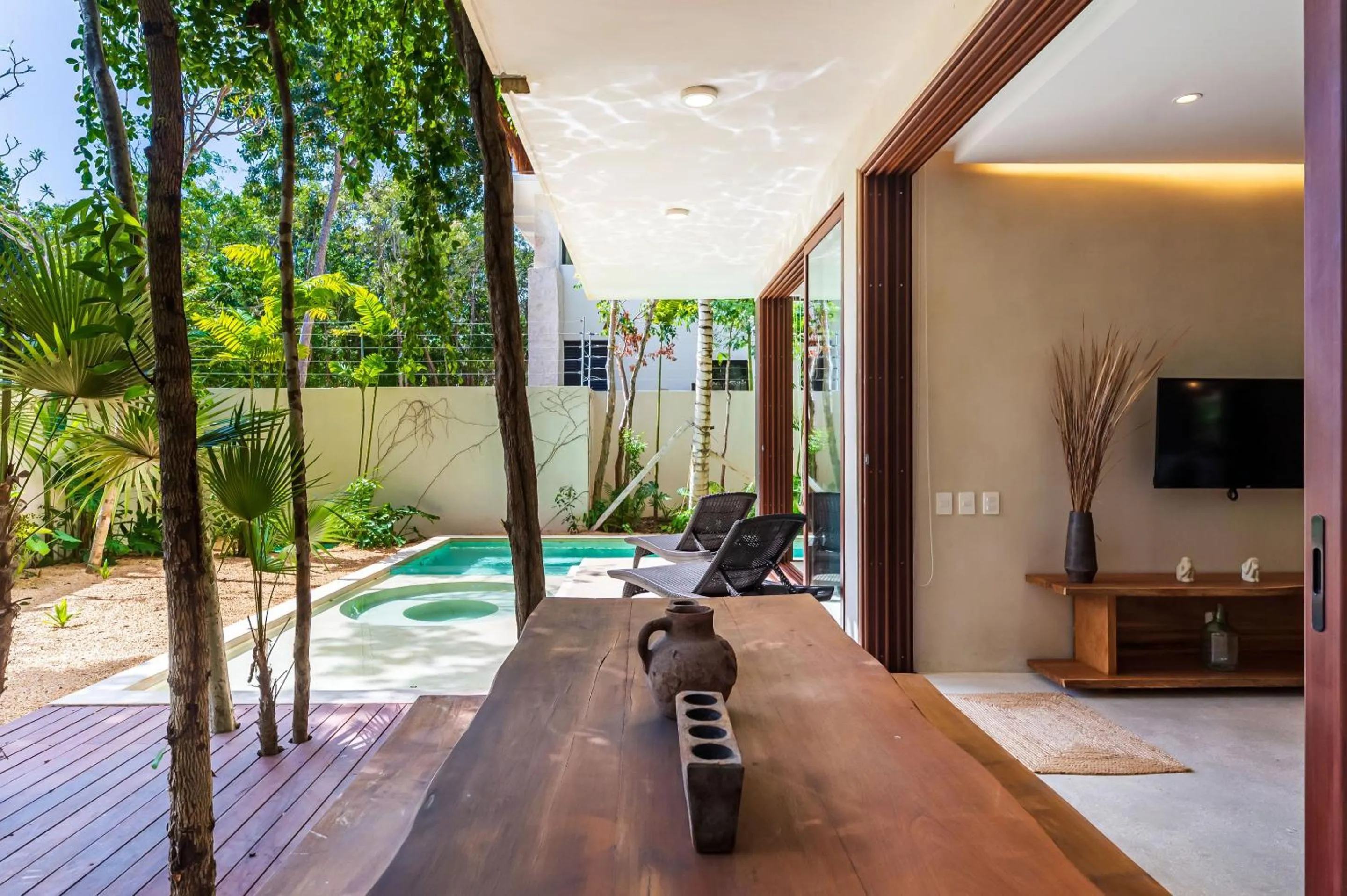 Swimming pool in Casa Wahh