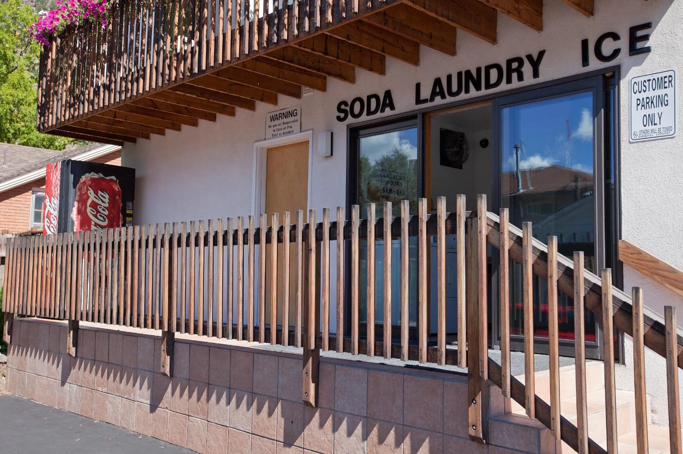 Facade/entrance in Starlight Lodge