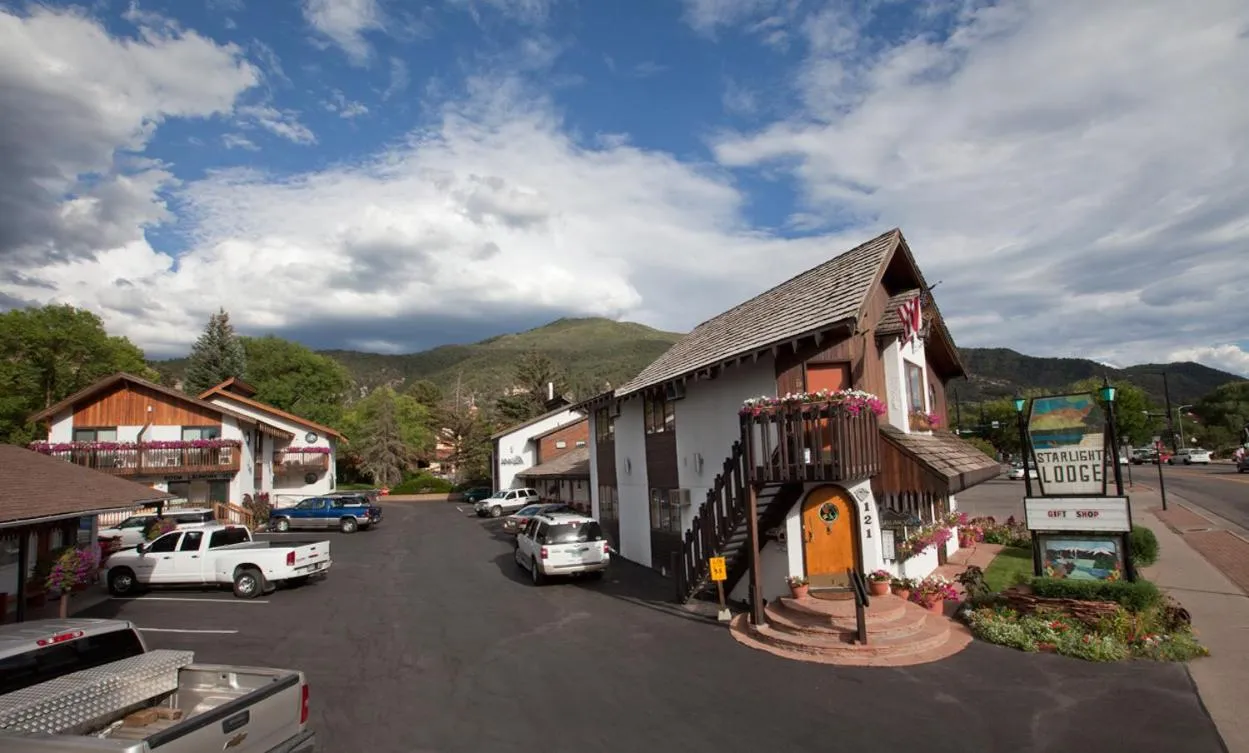 Facade/entrance in Starlight Lodge