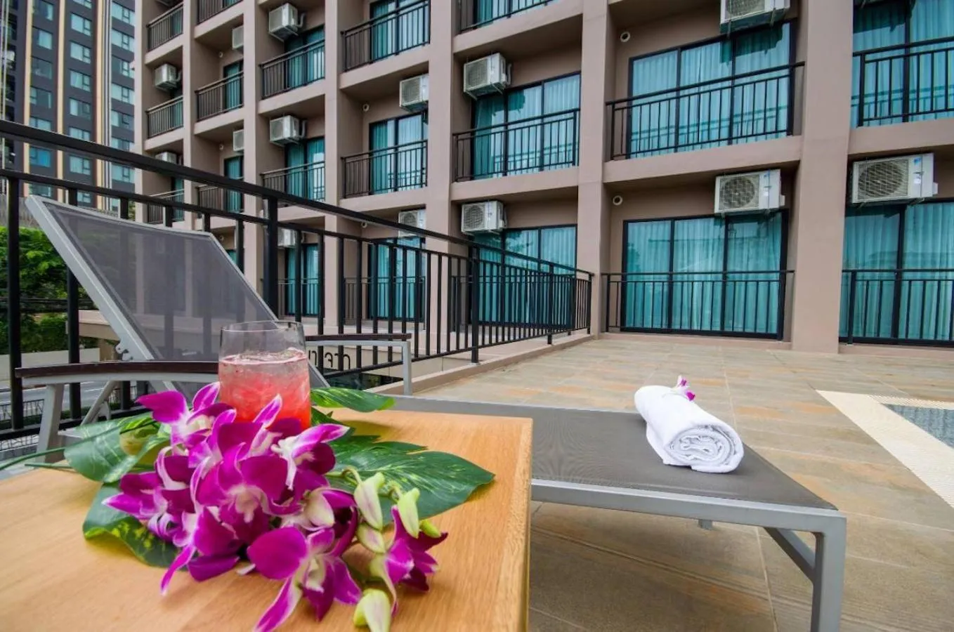 Seating area in Marsi Hotel @ Bangchak