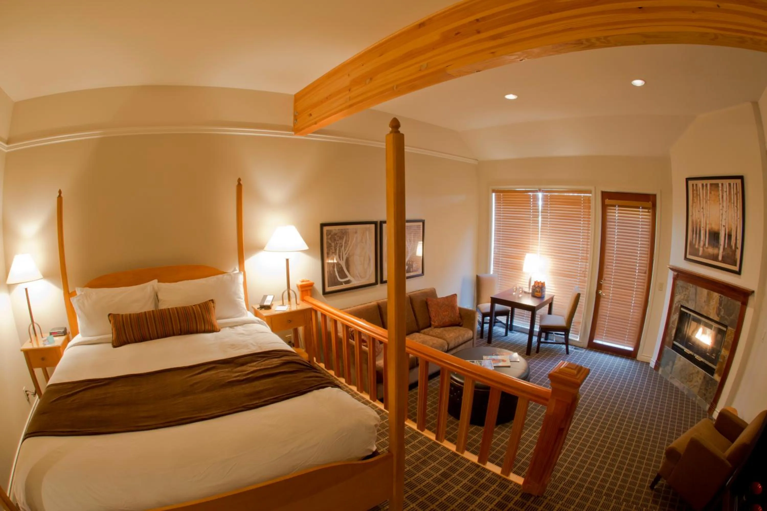 Photo of the whole room, Bed in Pine Ridge Inn