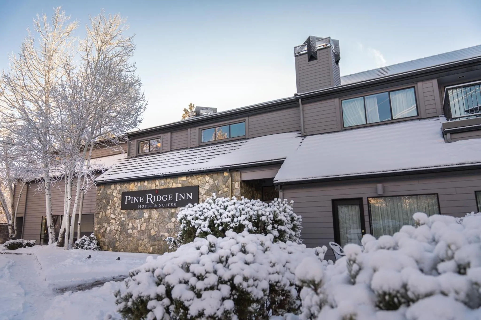 Property building in Pine Ridge Inn