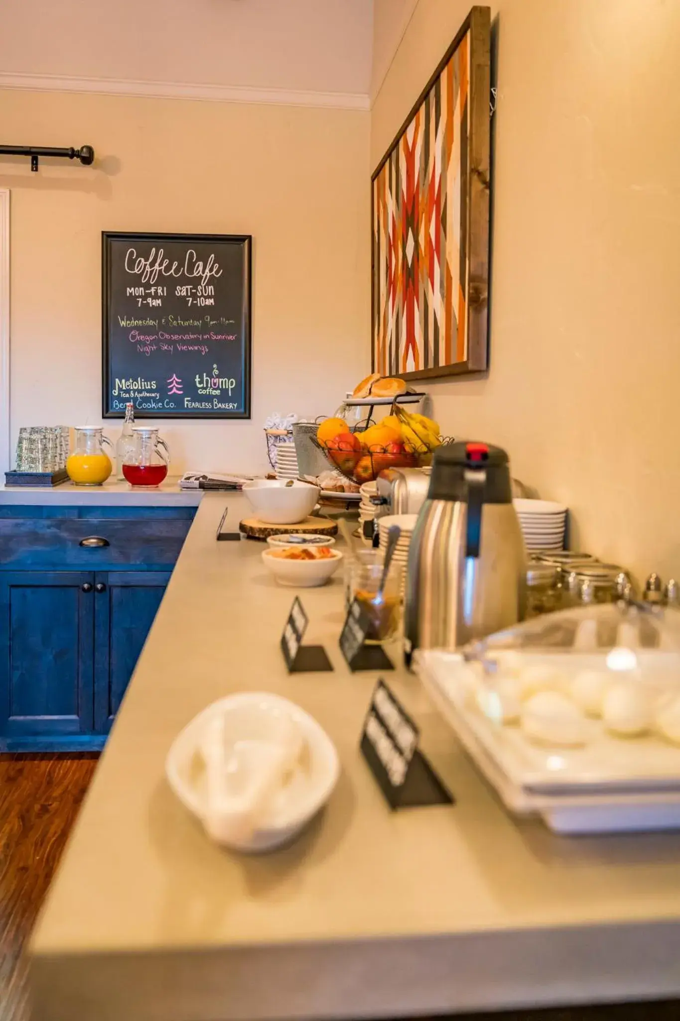 Continental breakfast in Pine Ridge Inn Continental breakfast in Pine Ridge Inn