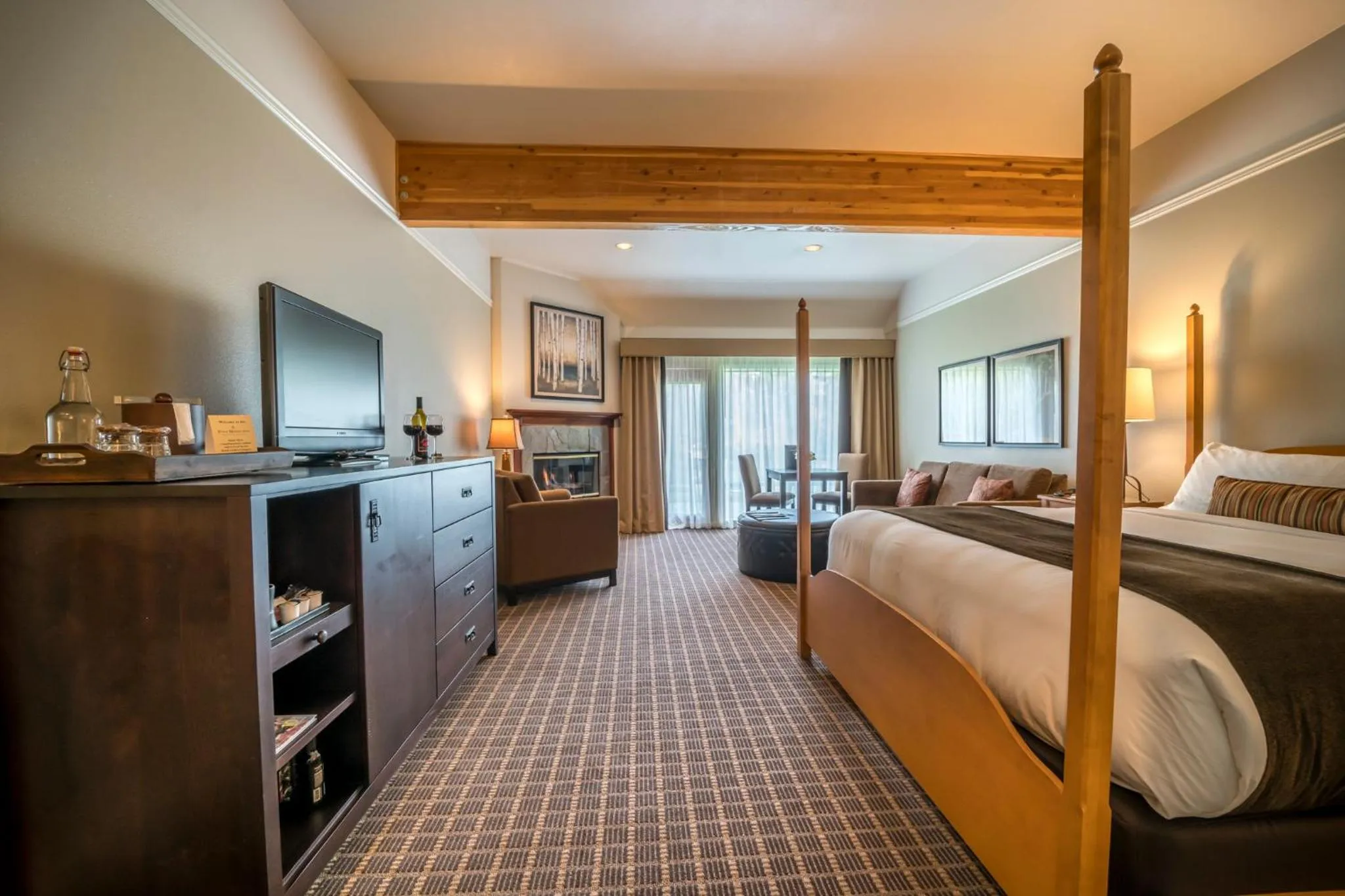 Guests, Bed in Pine Ridge Inn