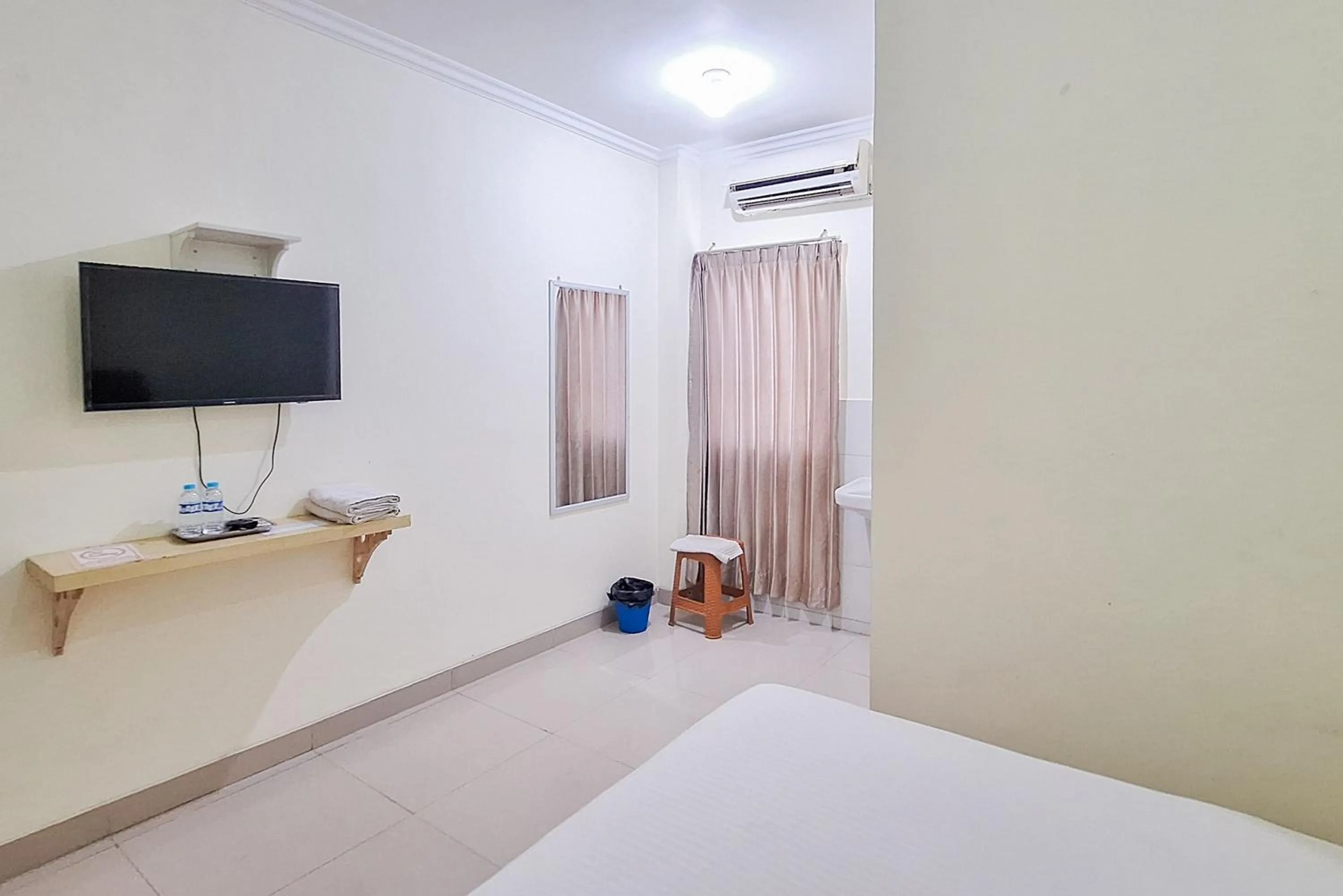 Bed in Papa Kana Farm Mitra RedDoorz At Pacet Mojokerto