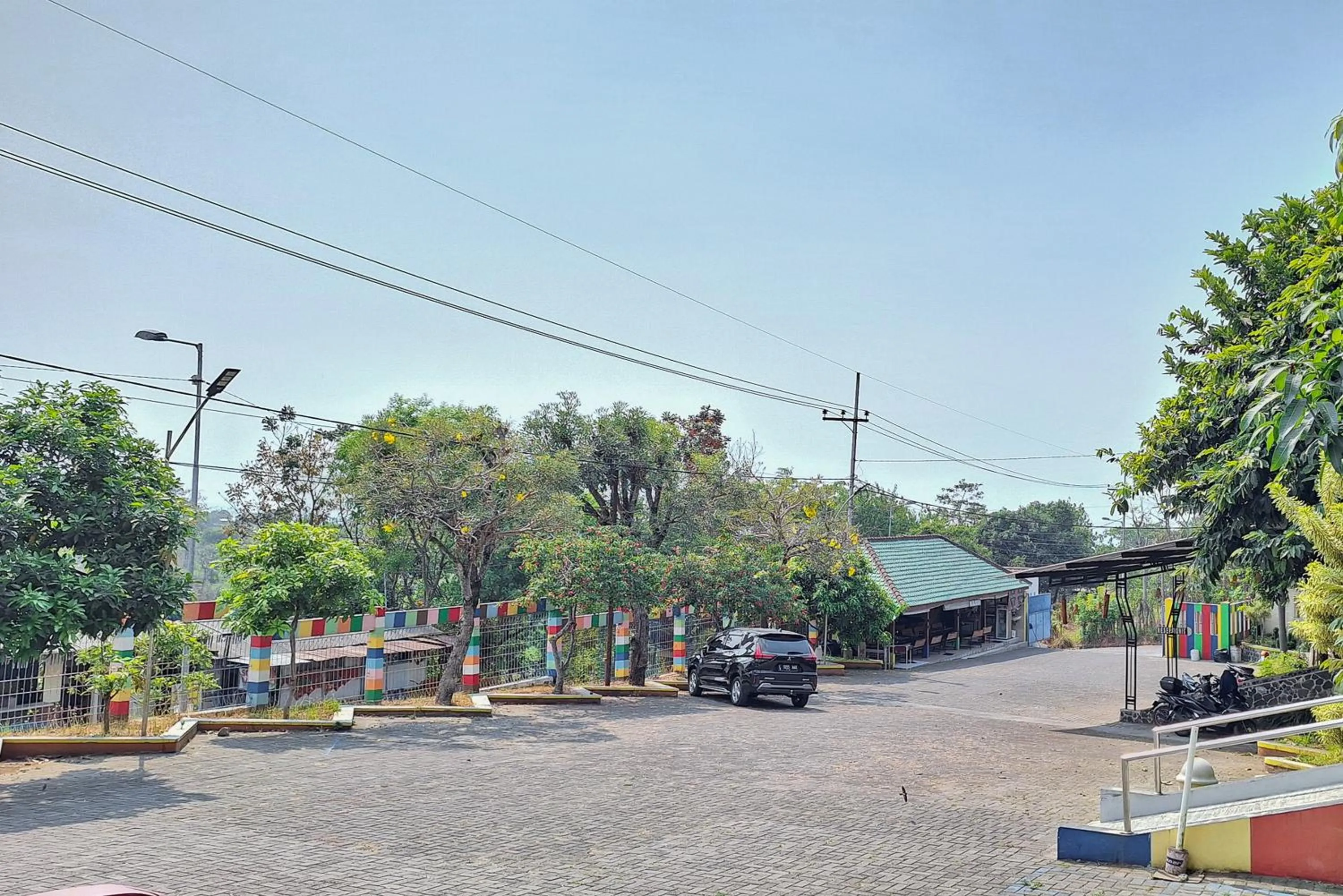 Parking in Papa Kana Farm Mitra RedDoorz At Pacet Mojokerto