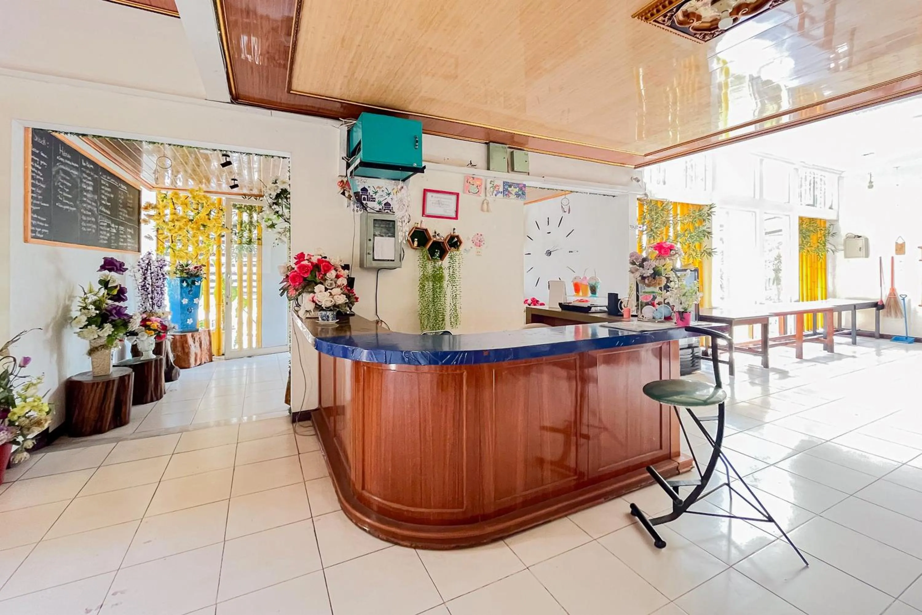 Lobby or reception in Papa Kana Farm Mitra RedDoorz At Pacet Mojokerto