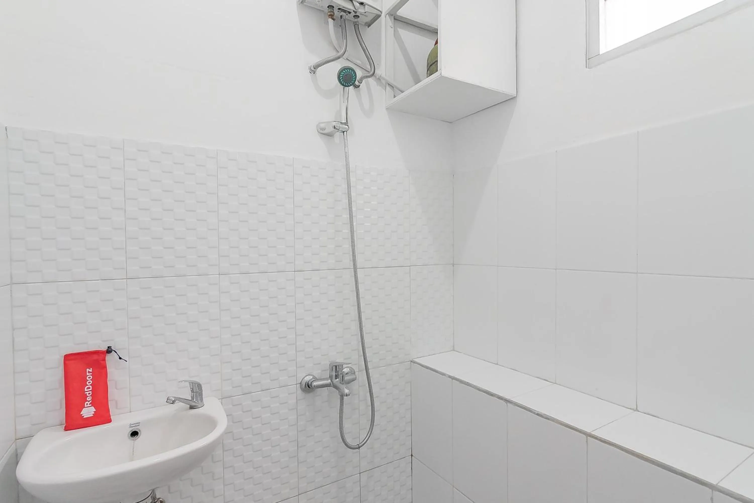 Bathroom in RedDoorz near Alun-Alun Garut