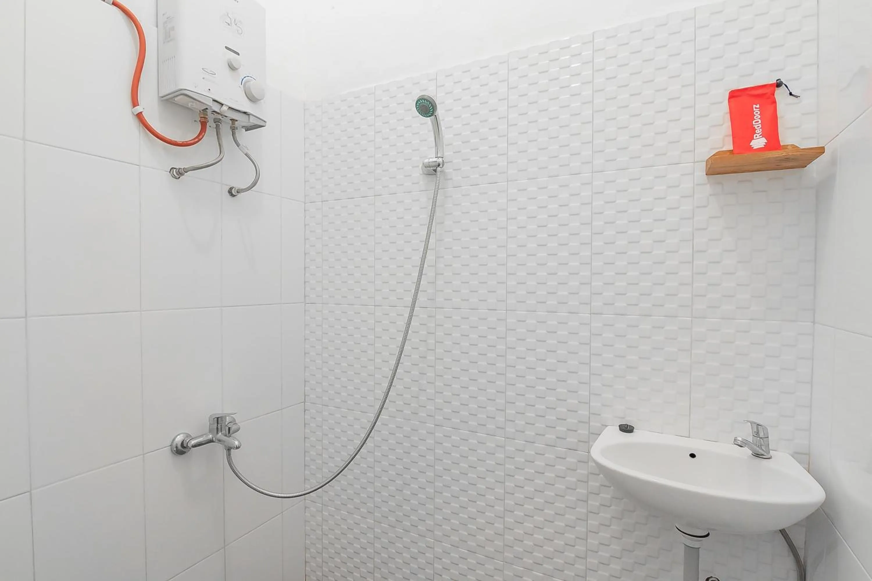 Bathroom in RedDoorz near Alun-Alun Garut