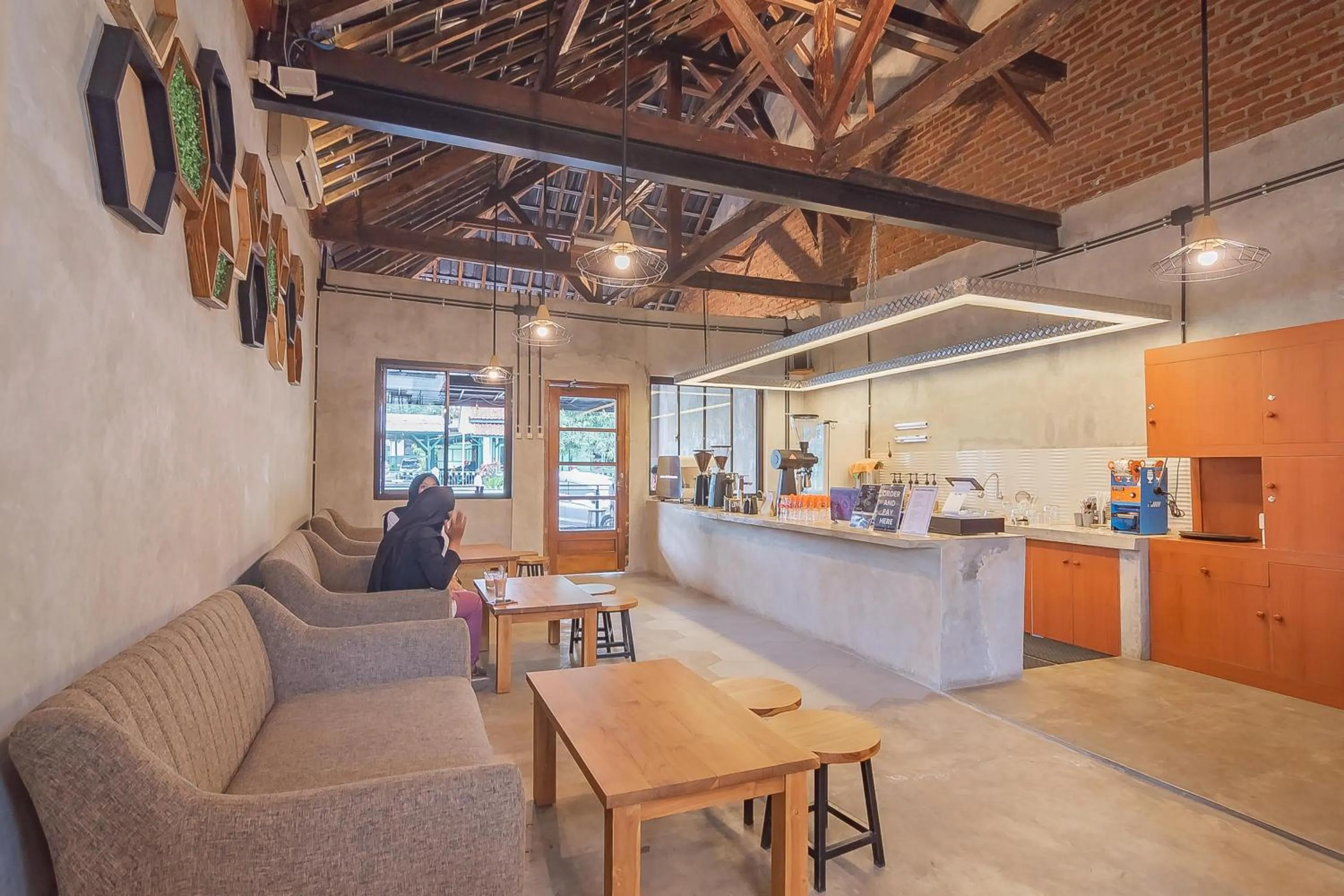 Restaurant/places to eat in RedDoorz near Alun-Alun Garut