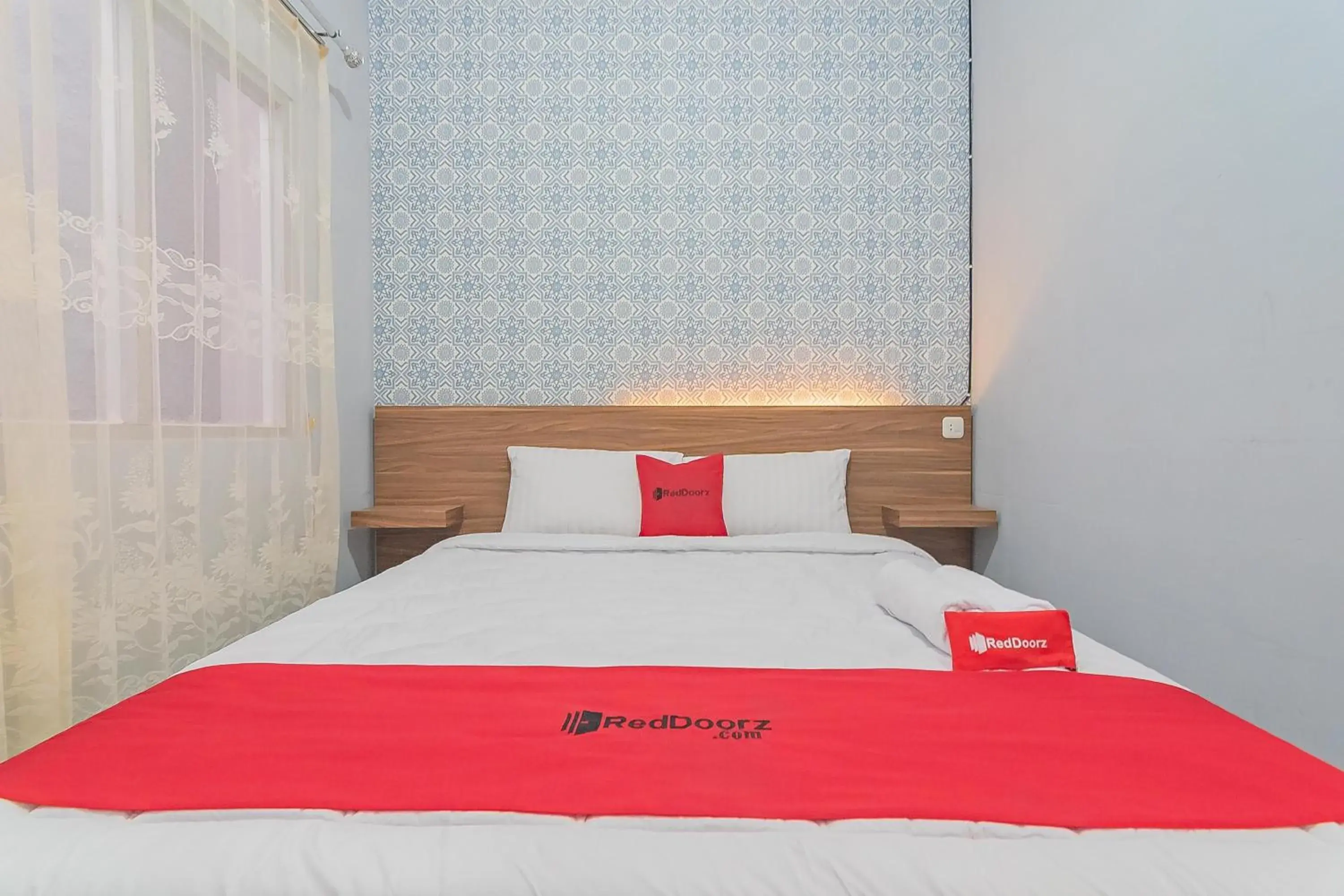 Bed in RedDoorz near Alun-Alun Garut Bed in RedDoorz near Alun-Alun Garut