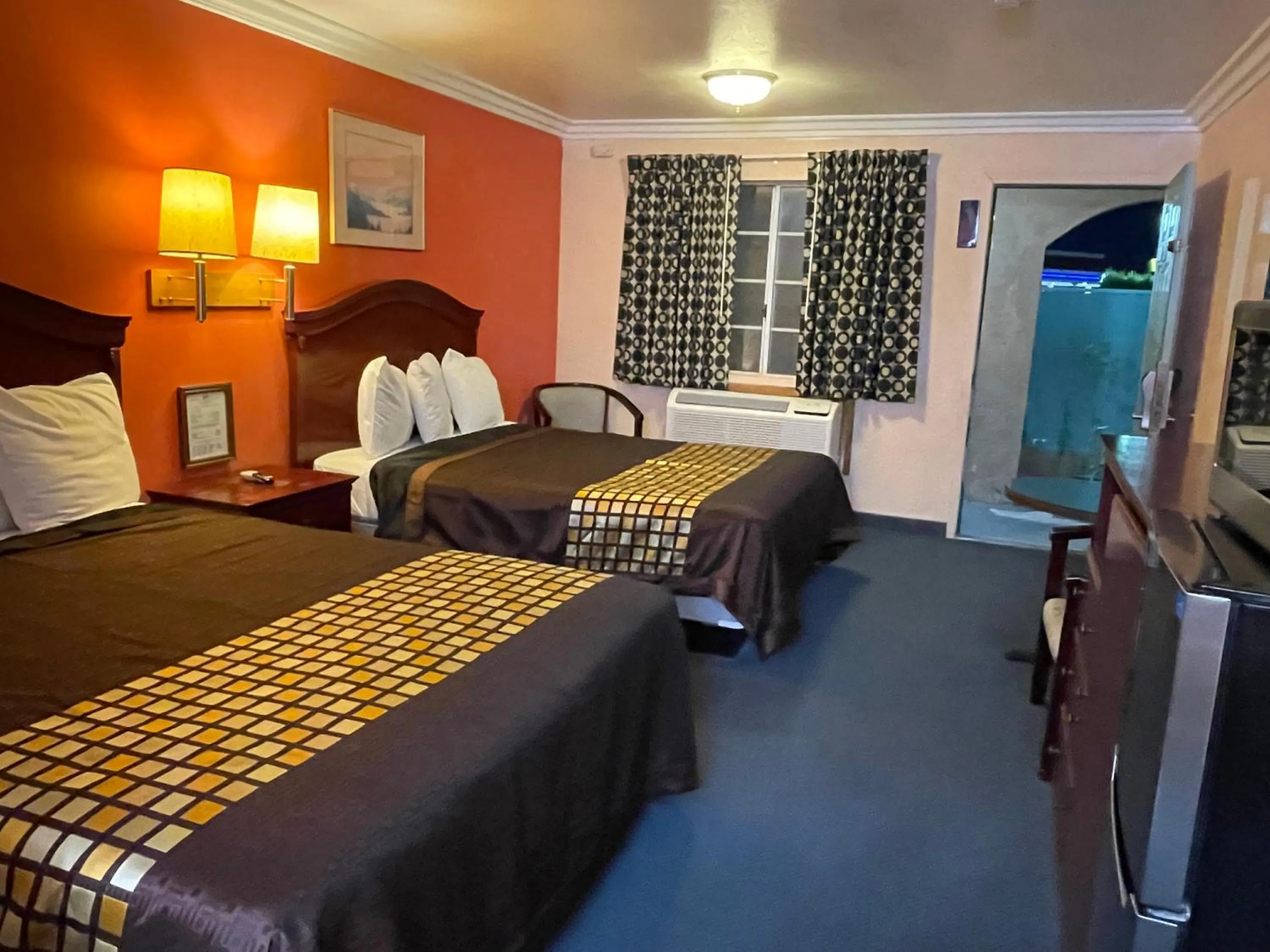 Photo of the whole room in Americas Best Value Inn-Mojave