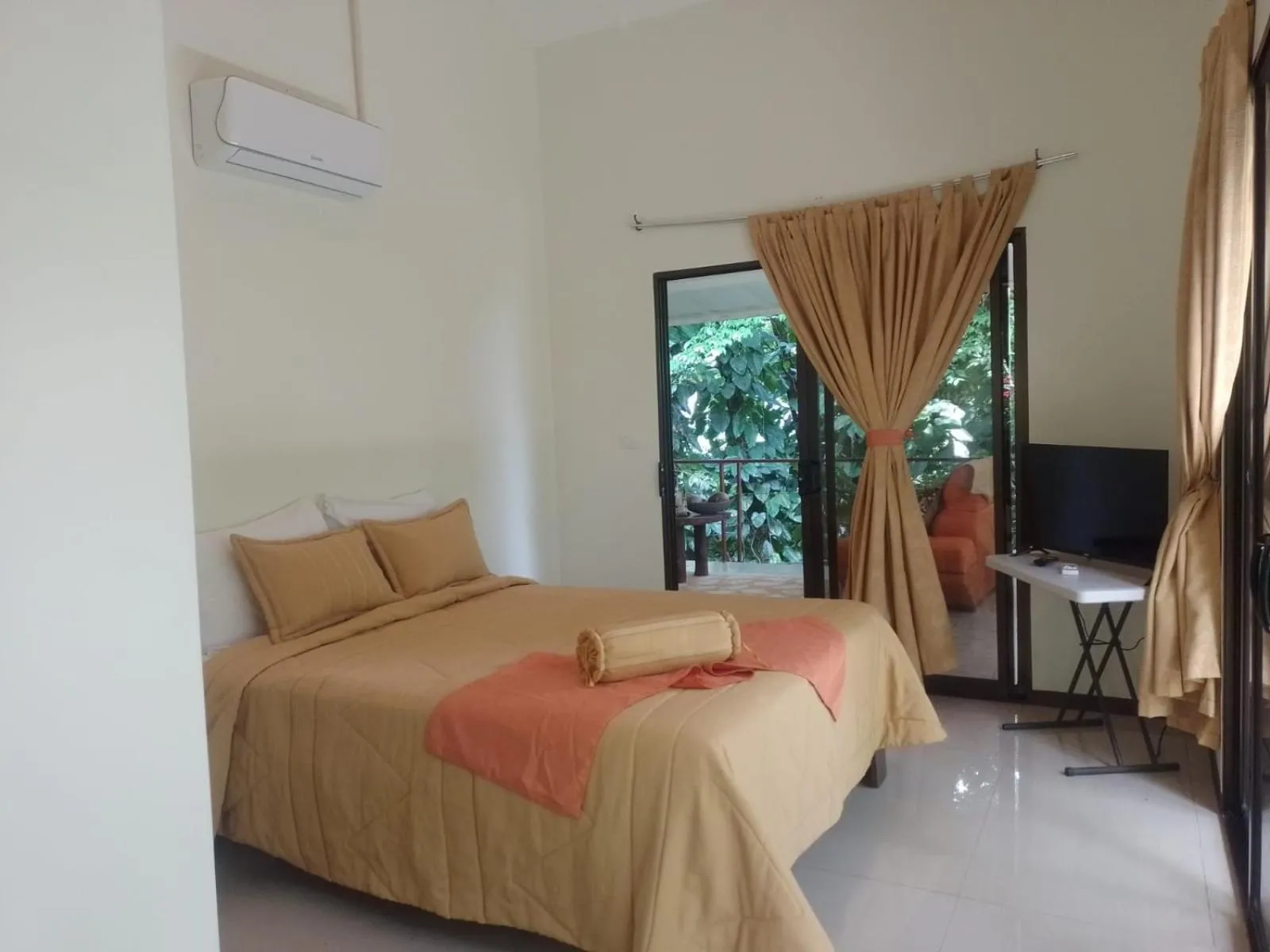 Bed in Hotel San Rafael Ecolodge