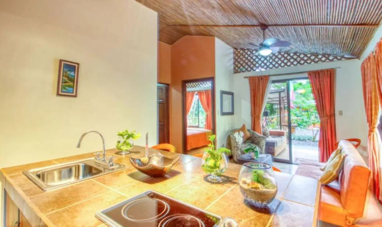 Kitchen or kitchenette in Hotel San Rafael Ecolodge