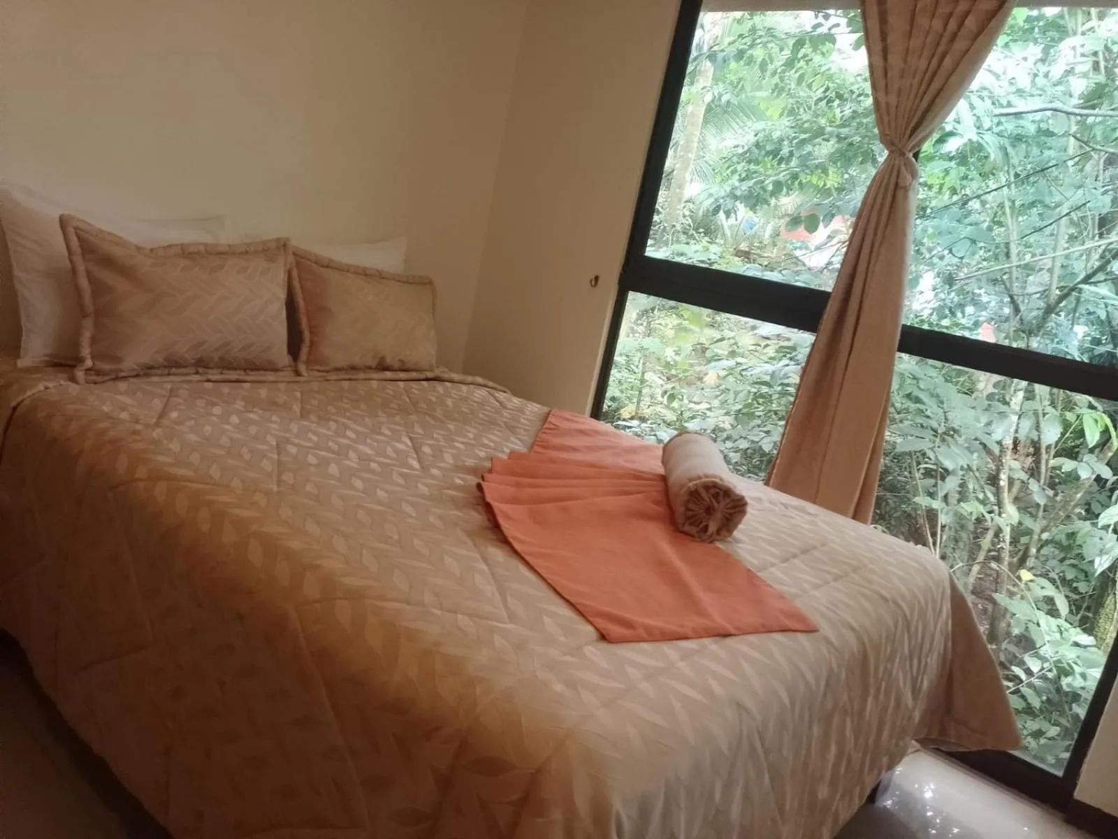 Bed in Hotel San Rafael Ecolodge