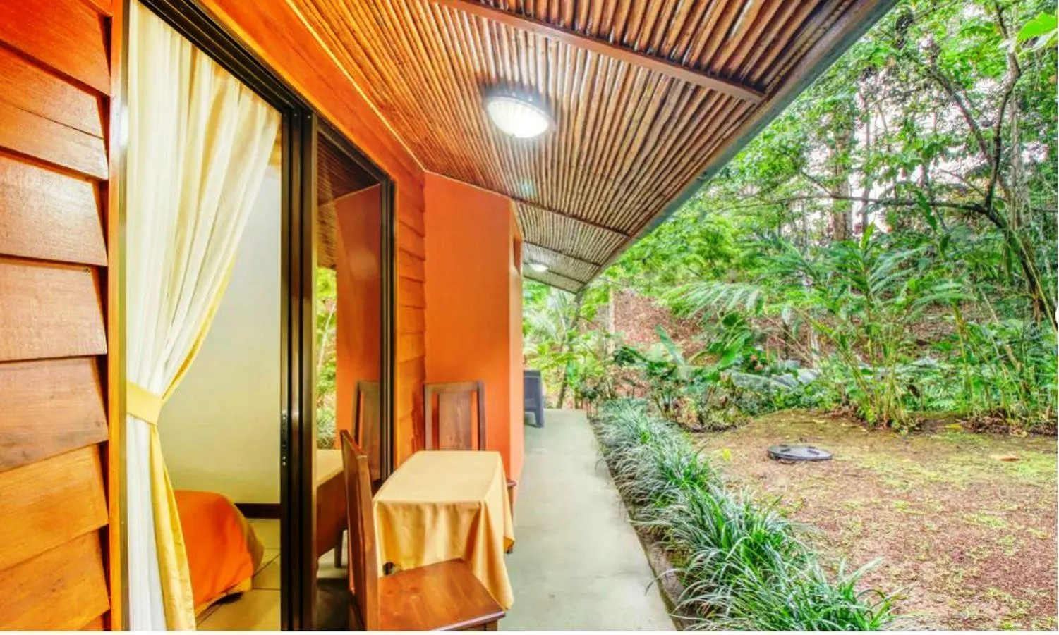 Patio in Hotel San Rafael Ecolodge