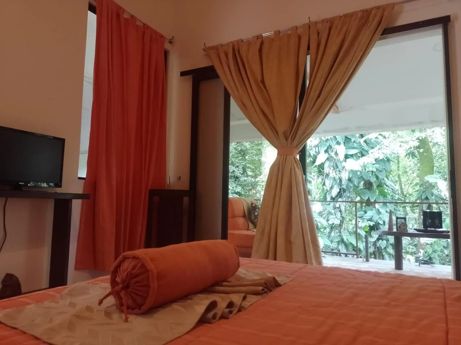 Bed in Hotel San Rafael Ecolodge