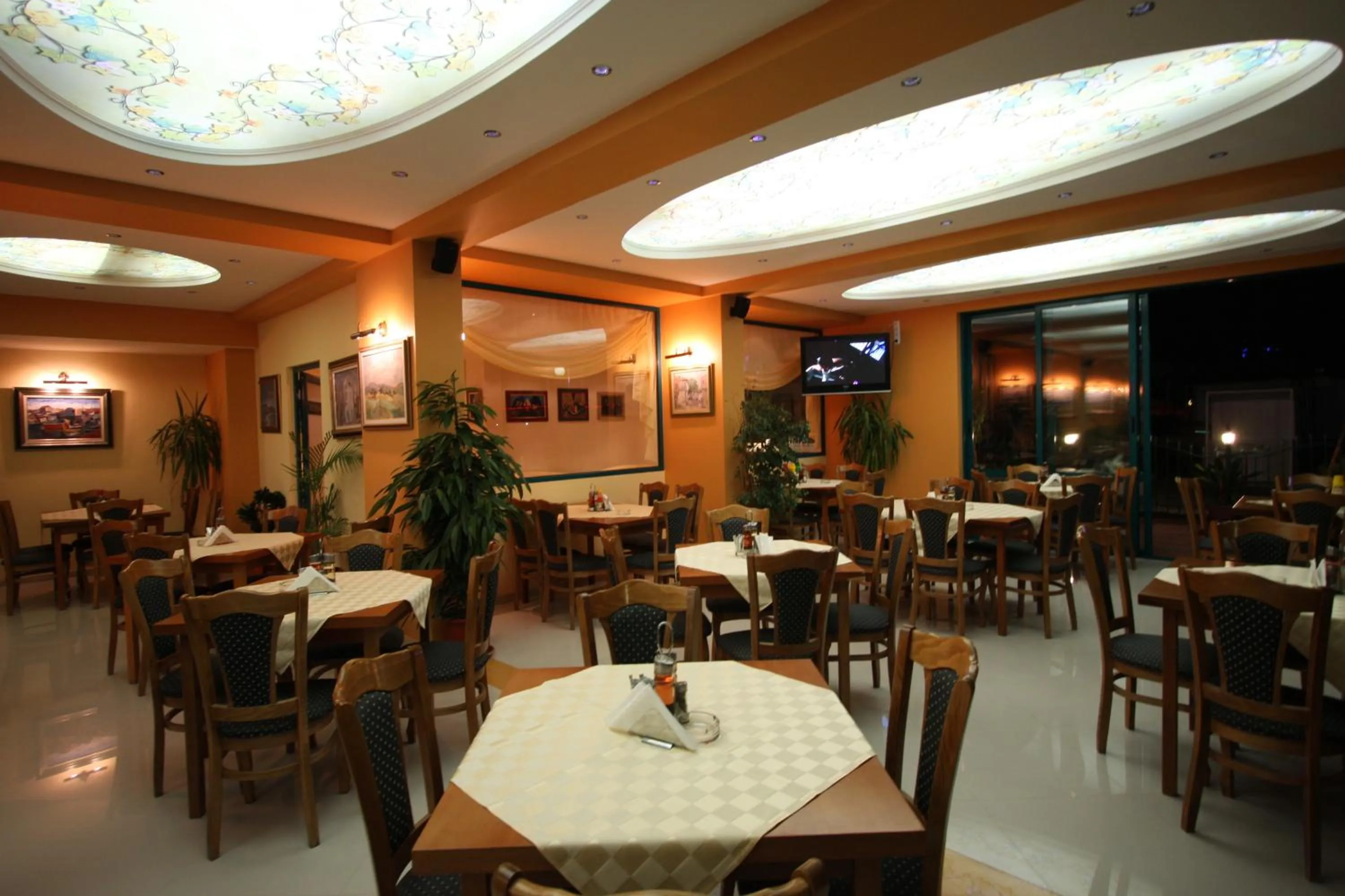 Restaurant/places to eat in Tanya Hotel