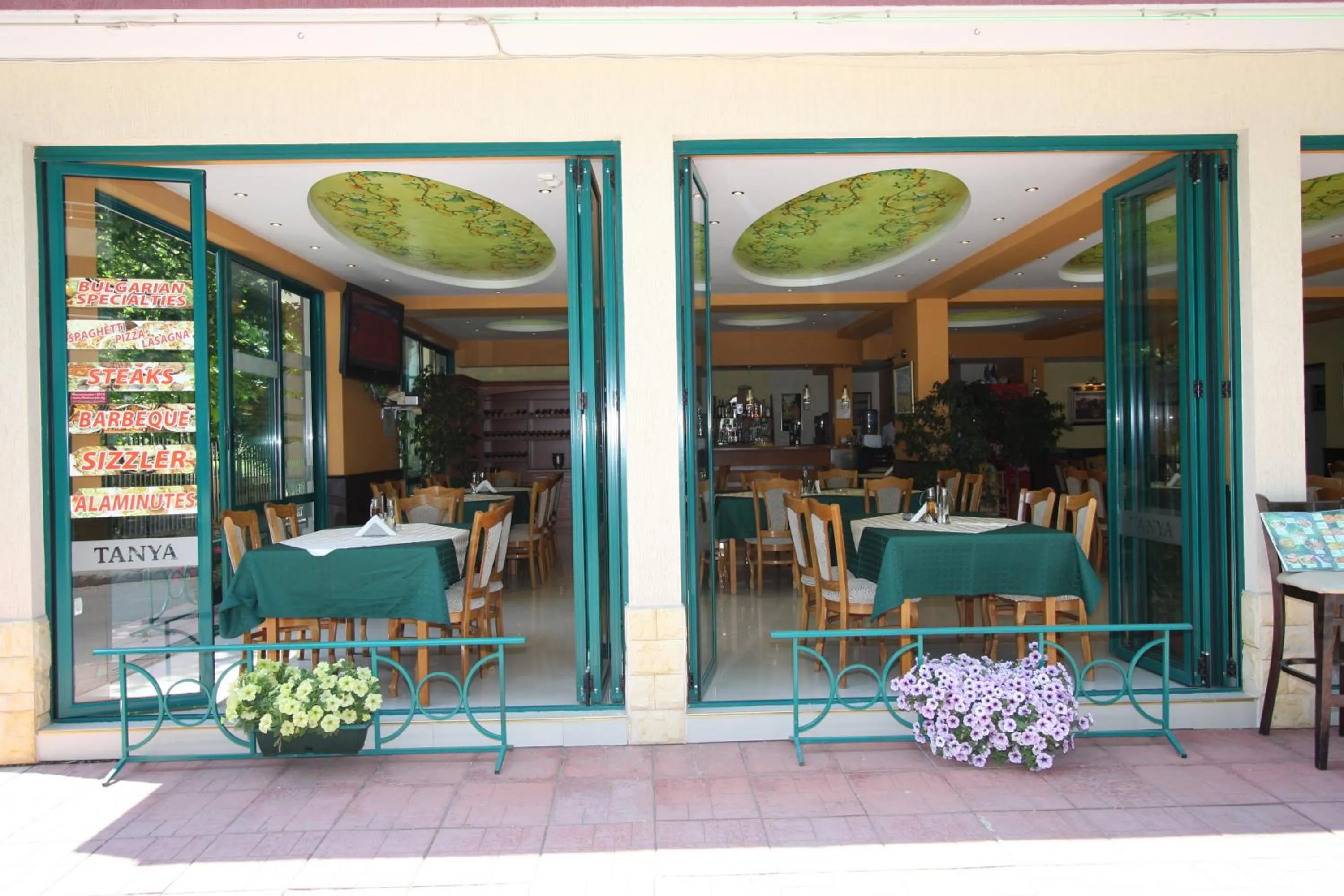 Restaurant/places to eat in Tanya Hotel