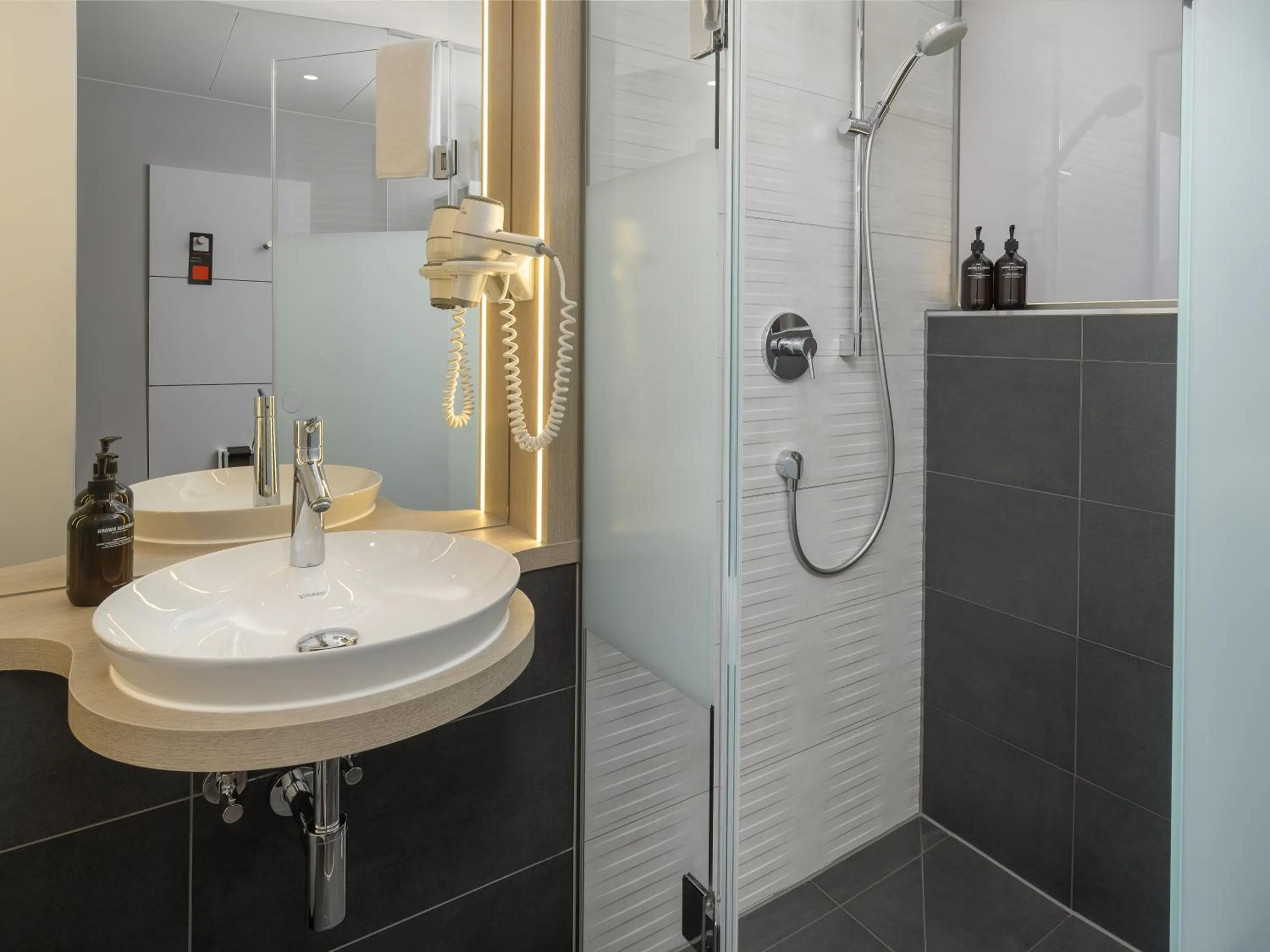 Bathroom in Boutique Hotel Atrium München