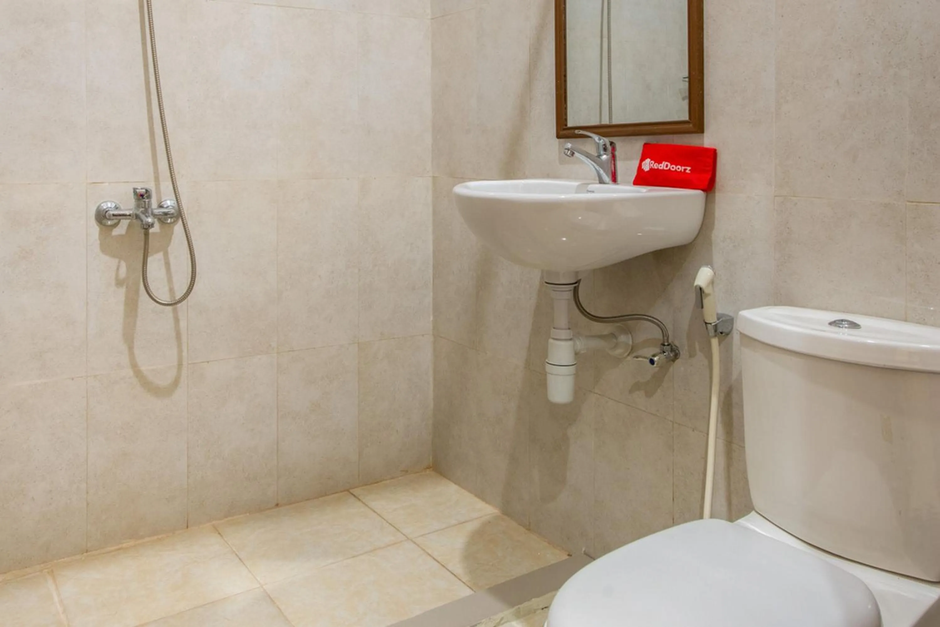 RedDoorz Plus near Balai Kota Batu 2