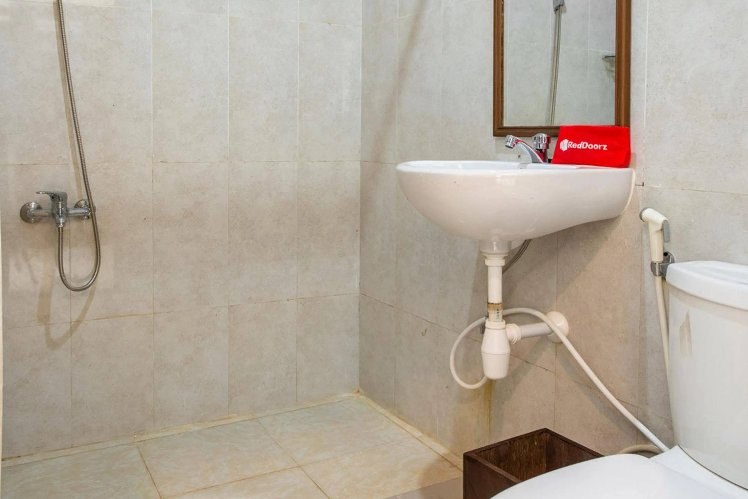 RedDoorz Plus near Balai Kota Batu 2