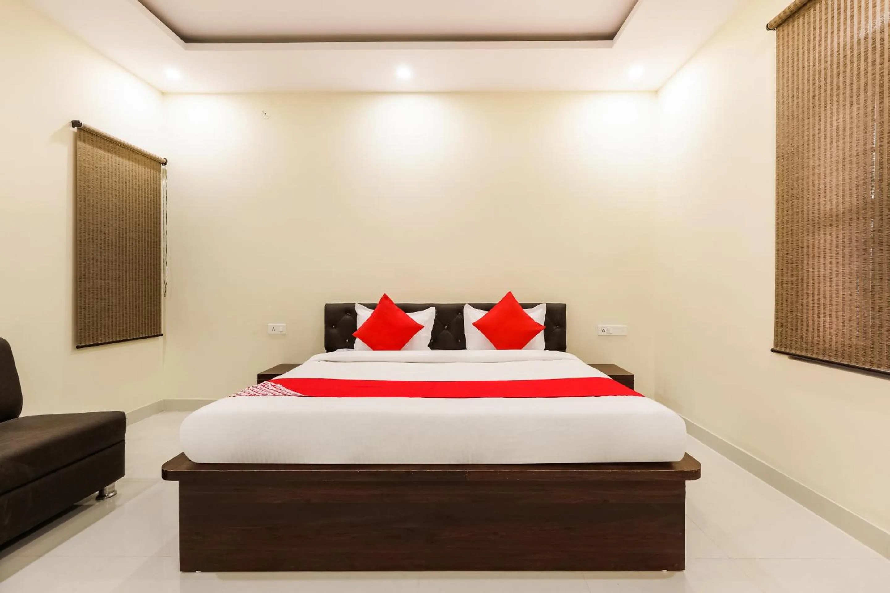 Bedroom, Bed in Hotel O Yuvan